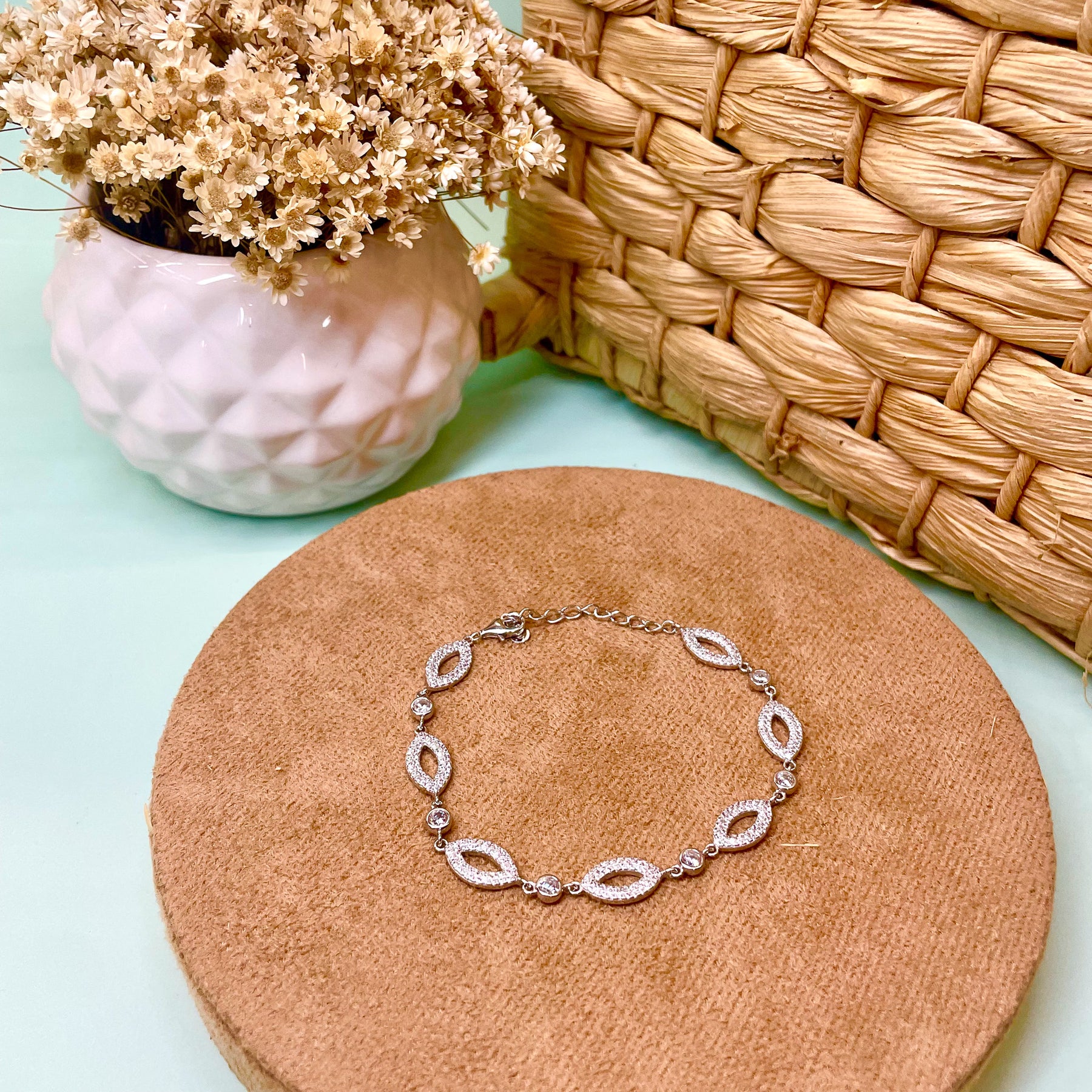 Pulseira Luza Geométrica com Detalhes Vazados e Cravejados de Zircônia em Prata 925