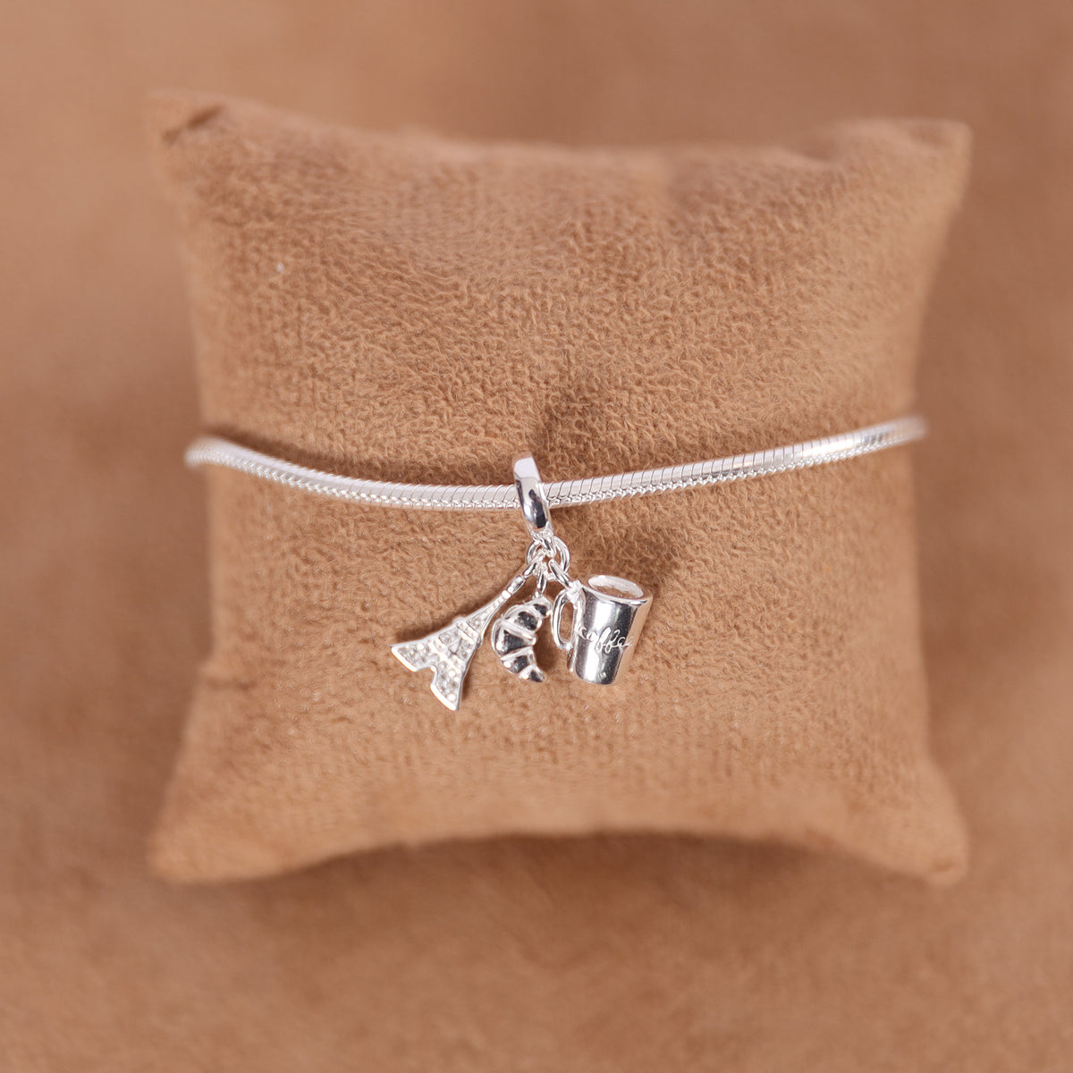 Berloque Três Pingentes: Café, Croissant e Torre Eiffel Luza em Prata 925