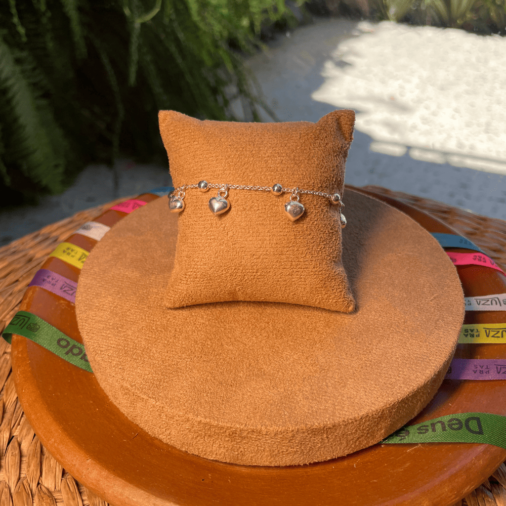 Tornozeleira Luza de Mini Esferas e Corações Pendentes em Prata 925