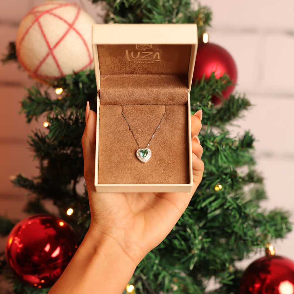 Colar Luza Coração de Cor Esmeral Cravejado de Zircônia em Prata 925