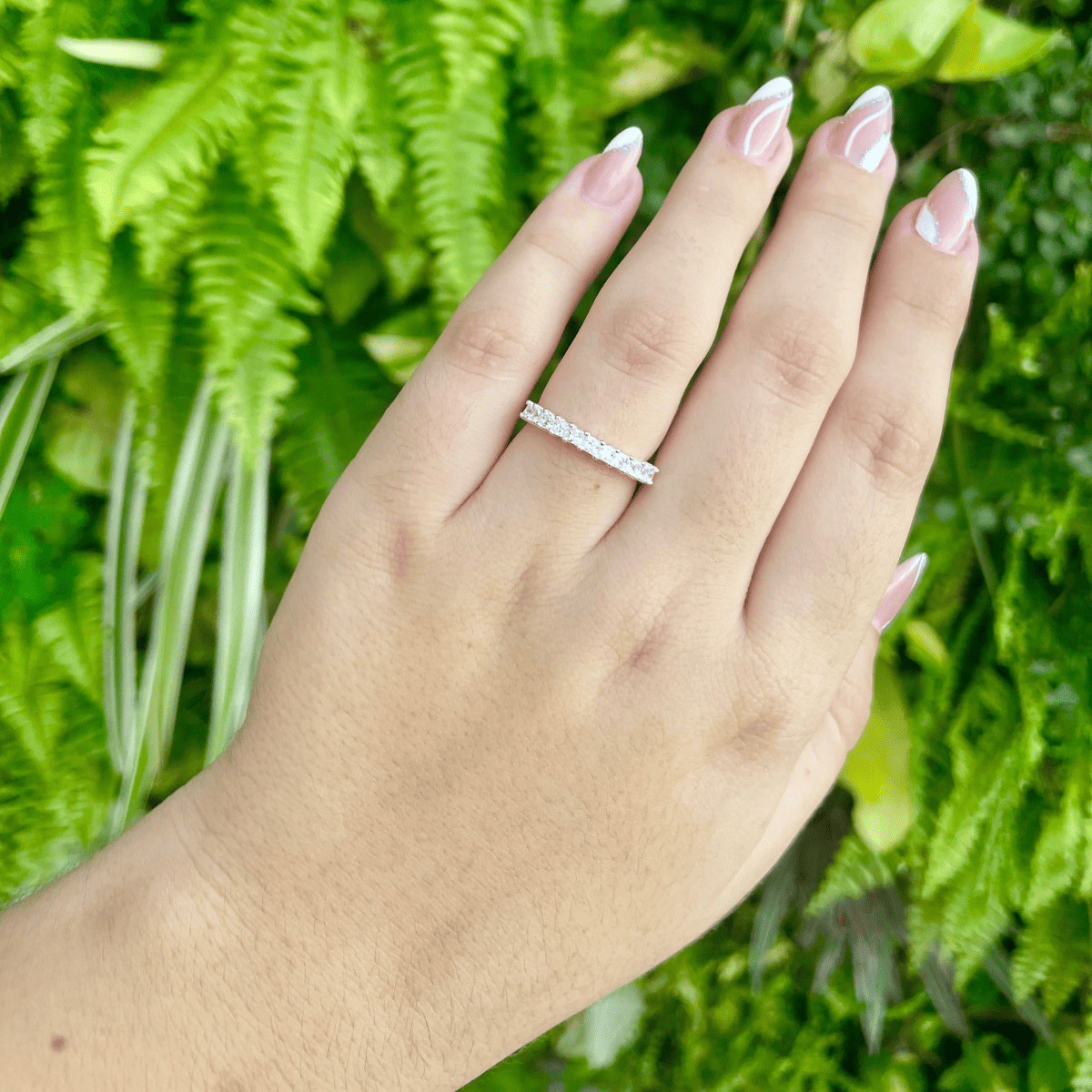 Anel Aparador Luza Quadrado com Uma Linha de Zircônia em Prata 925