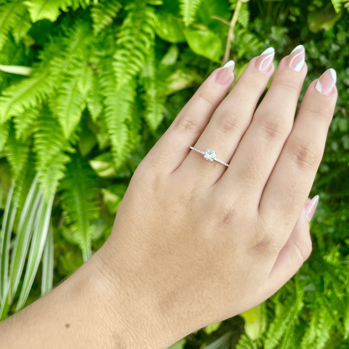 Anel Solitário Luza Alto com Aparador Fino em Prata 925