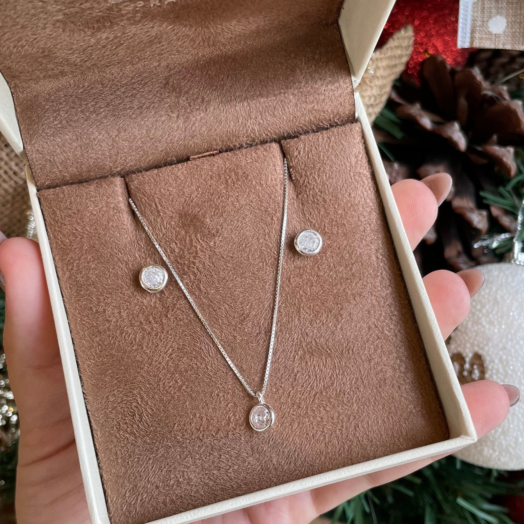 Conjunto Luza Ponto de Luz Redondo na Cor Cristal em Prata 925