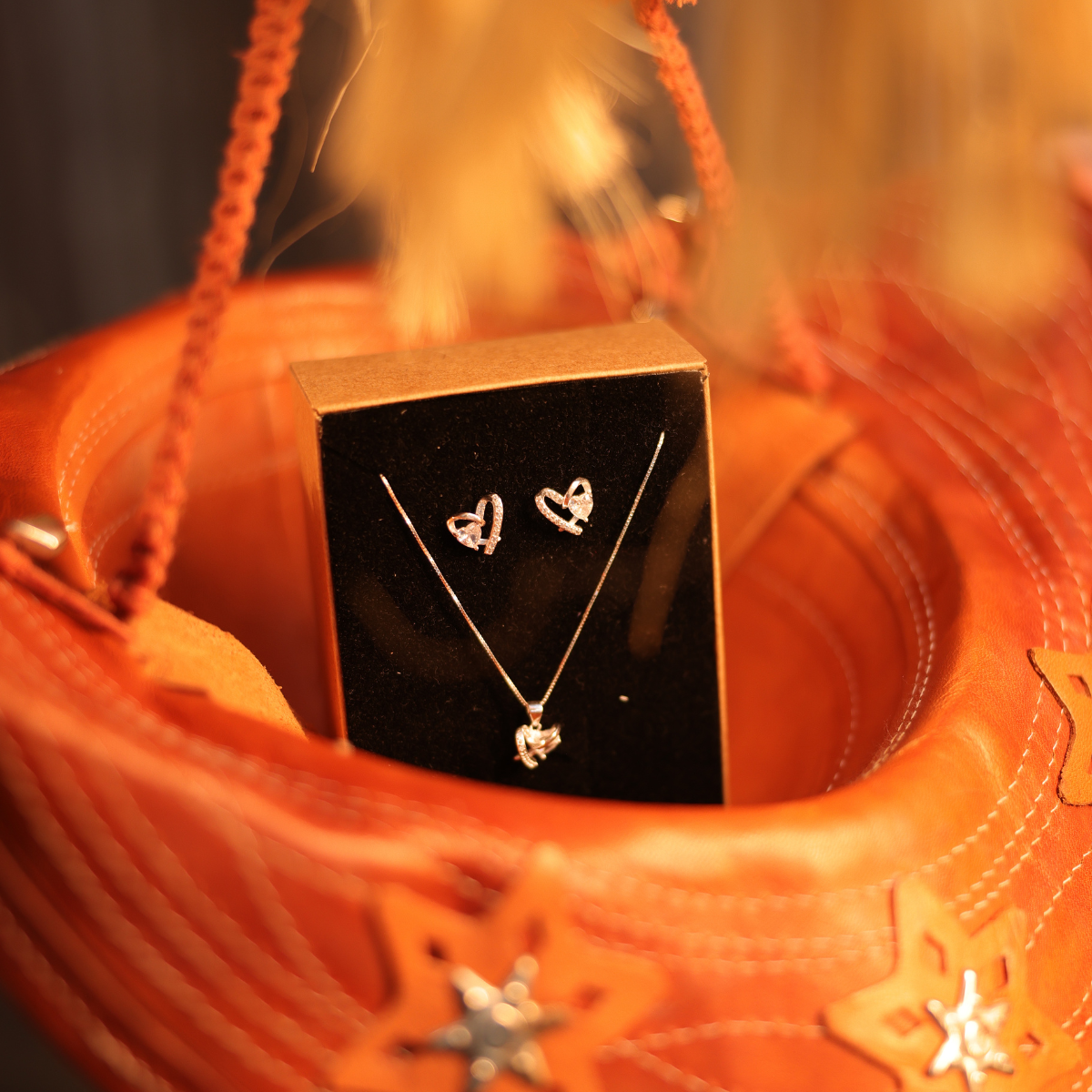 Cojunto Coração Vazado com Detalhes Liso e Cravejado e com Coração Ponto de Luz Luza em Prata 925