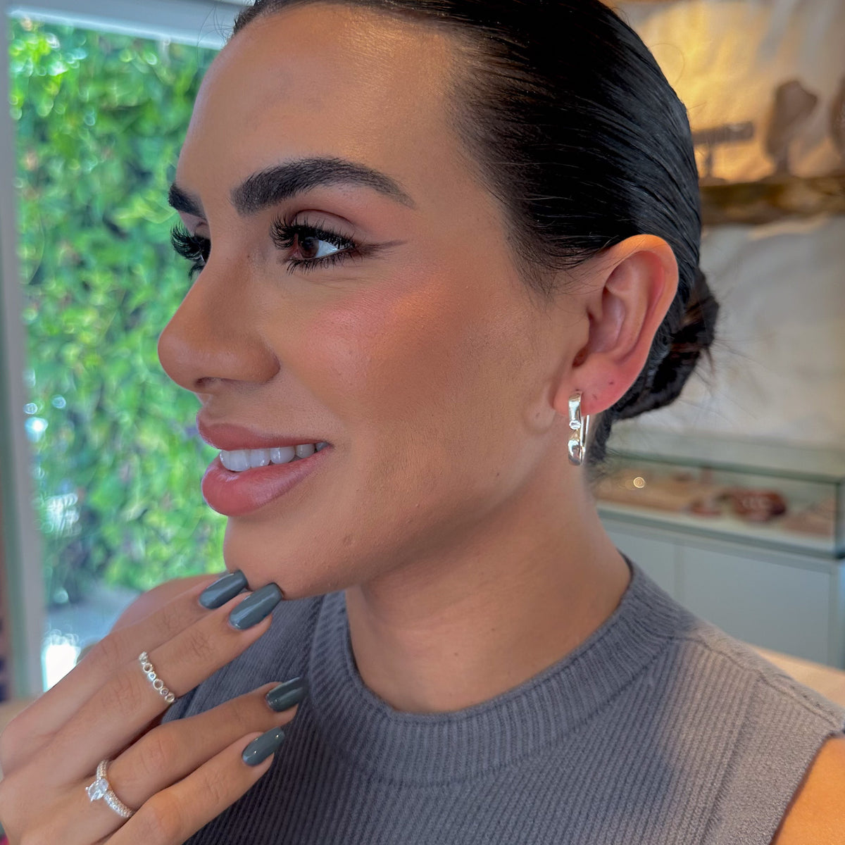 Brinco de Coração Luza Média e Lisa com Fecho Tubo em Prata 925