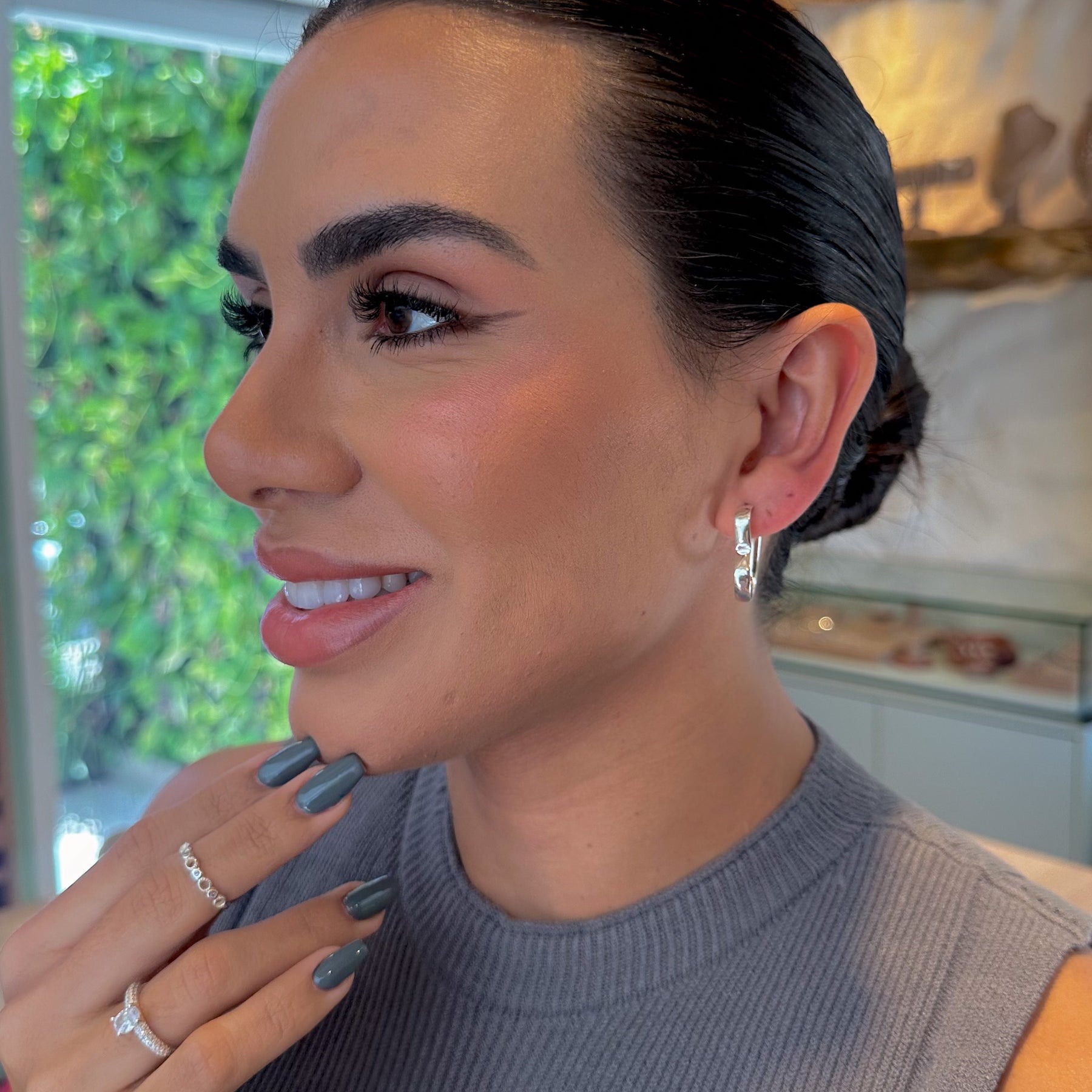 Brinco de Coração Luza Média e Lisa com Fecho Tubo em Prata 925