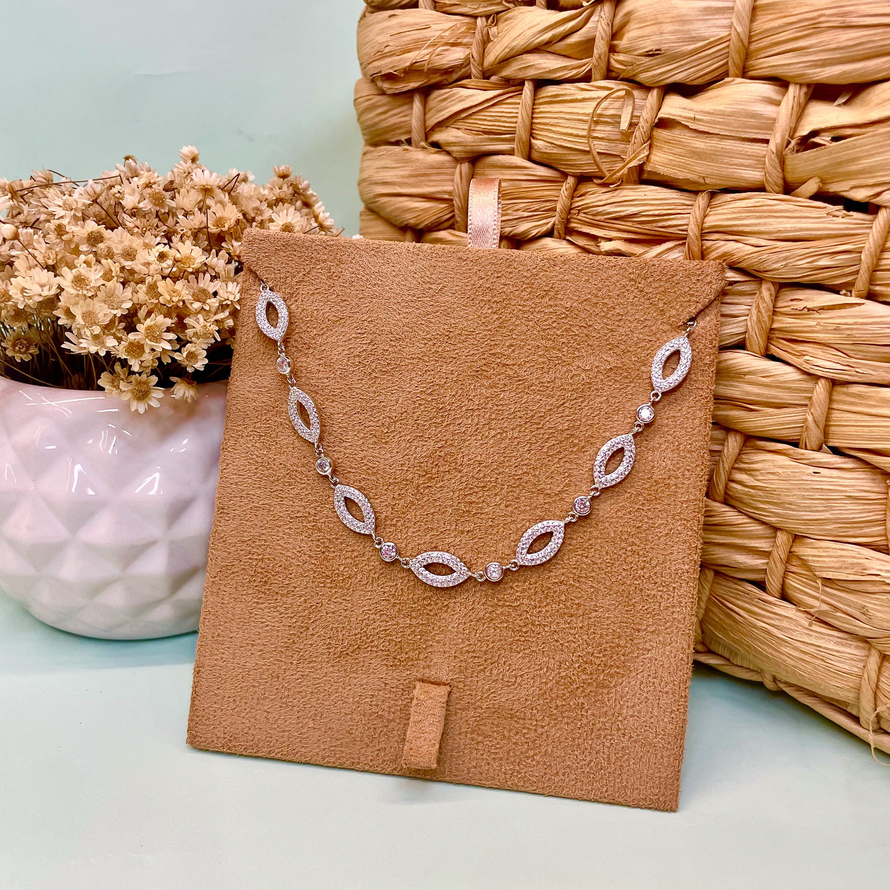 Pulseira Luza Geométrica com Detalhes Vazados e Cravejados de Zircônia em Prata 925