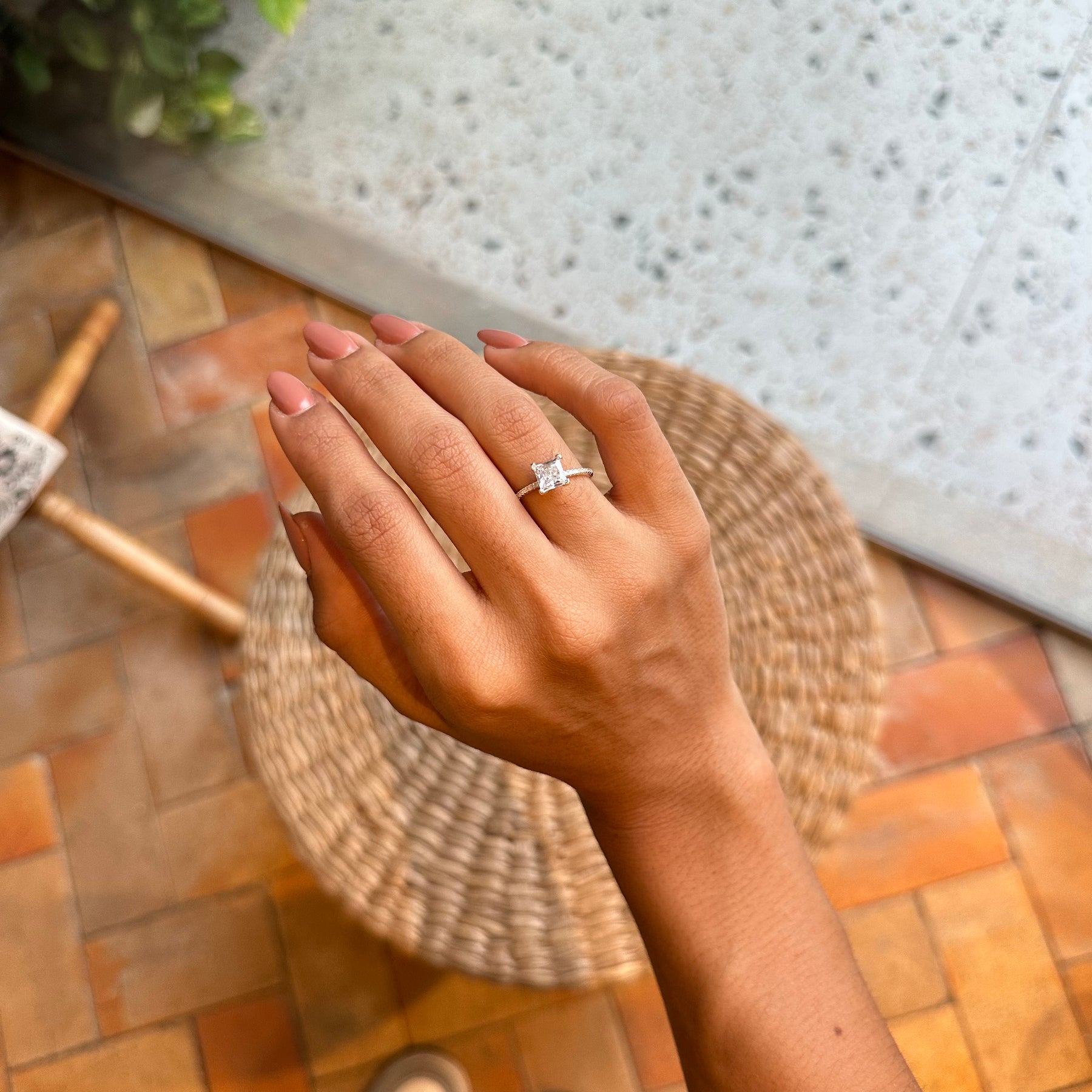 Anel Solitário Luza Quadrado com Detalhes de Zirconia em Prata 925