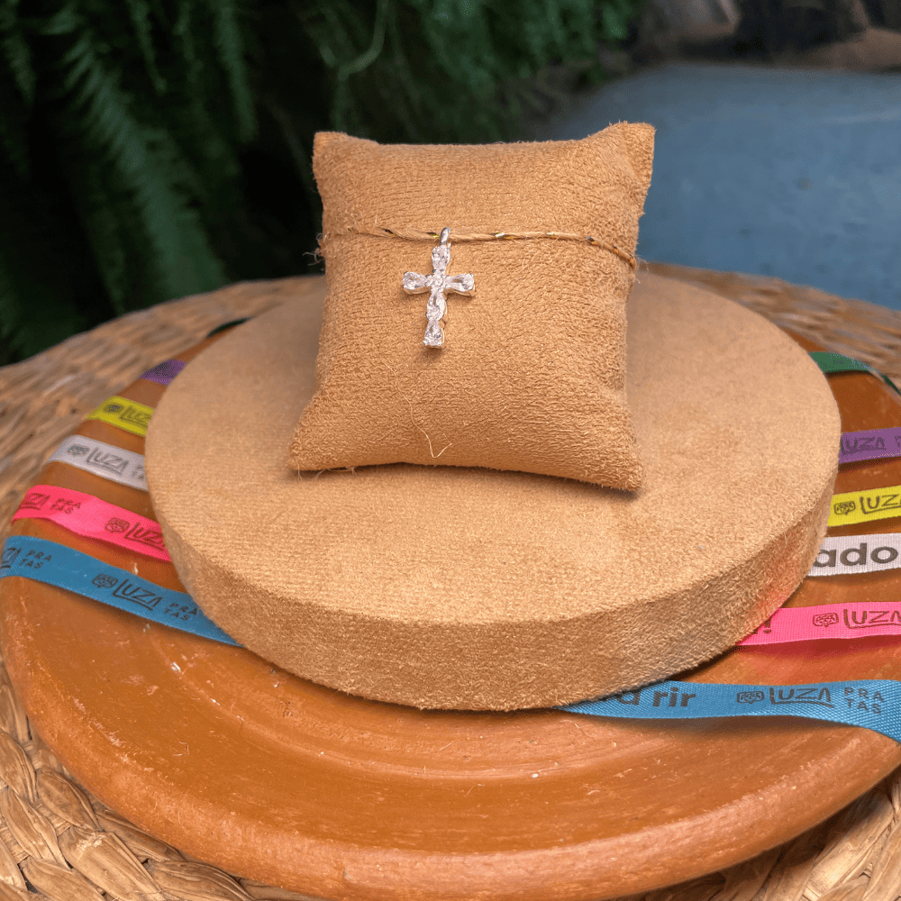 Pingente Luza de Cruz Cravejada de Zircônias Cristais em Prata 925