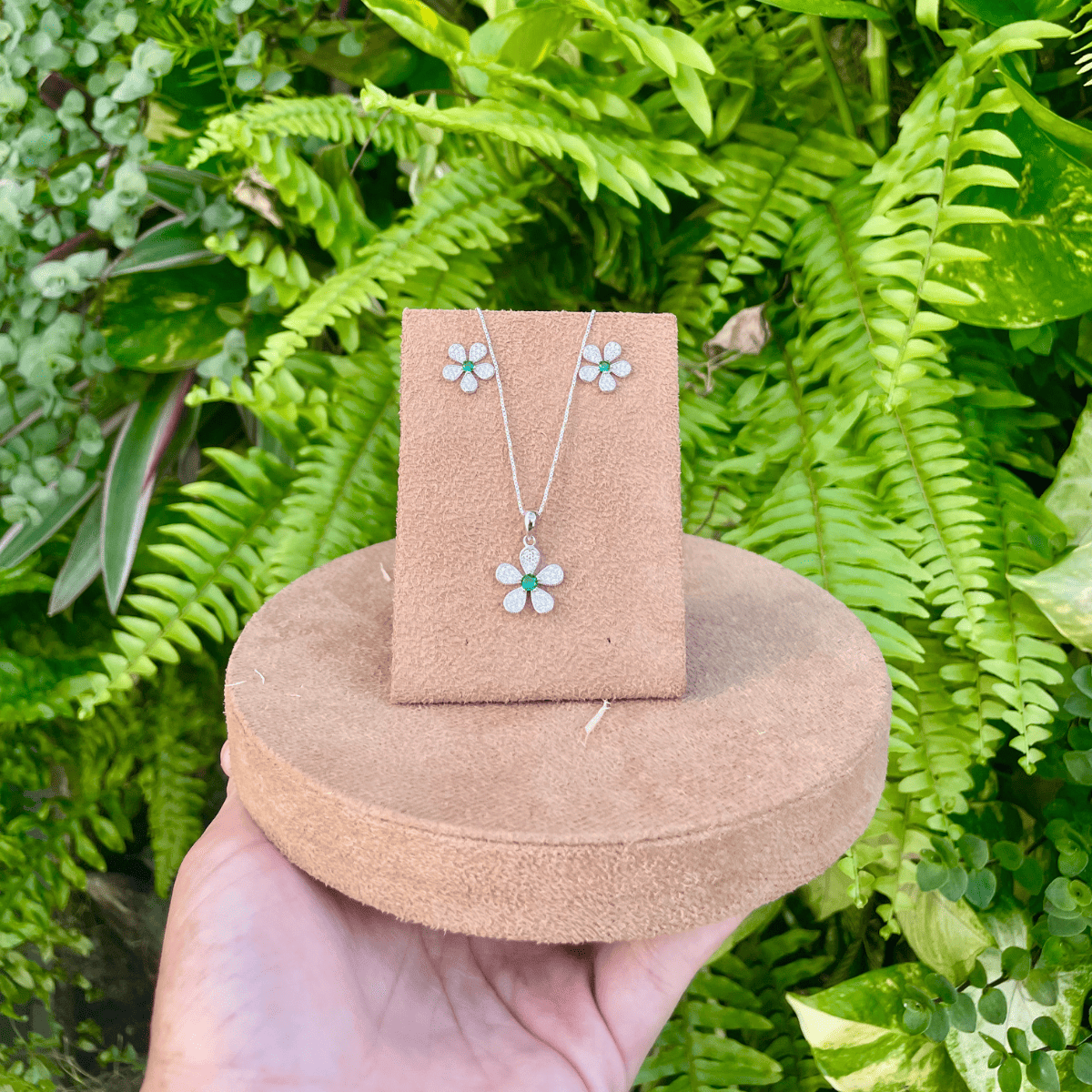 Conjunto de Flor Cravejada com Detalhe Color em Prata 925