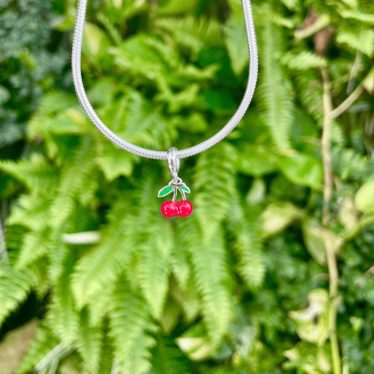 Berloque Duas Cerejas Esmaltadas Luza em Prata 925