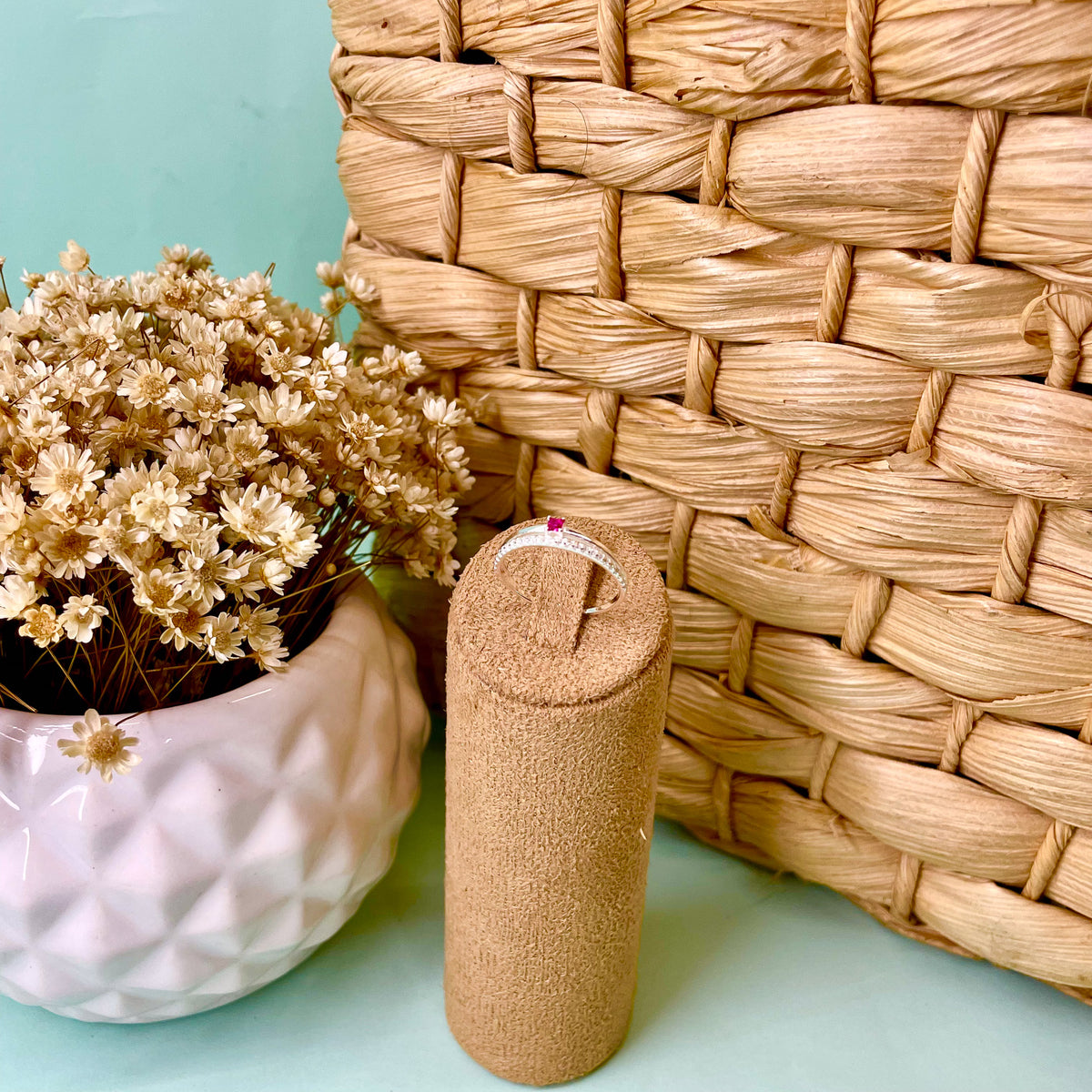 Anel Luza Dois em Um com Aparador Cravejado e Solitario Color Liso em Prata 925