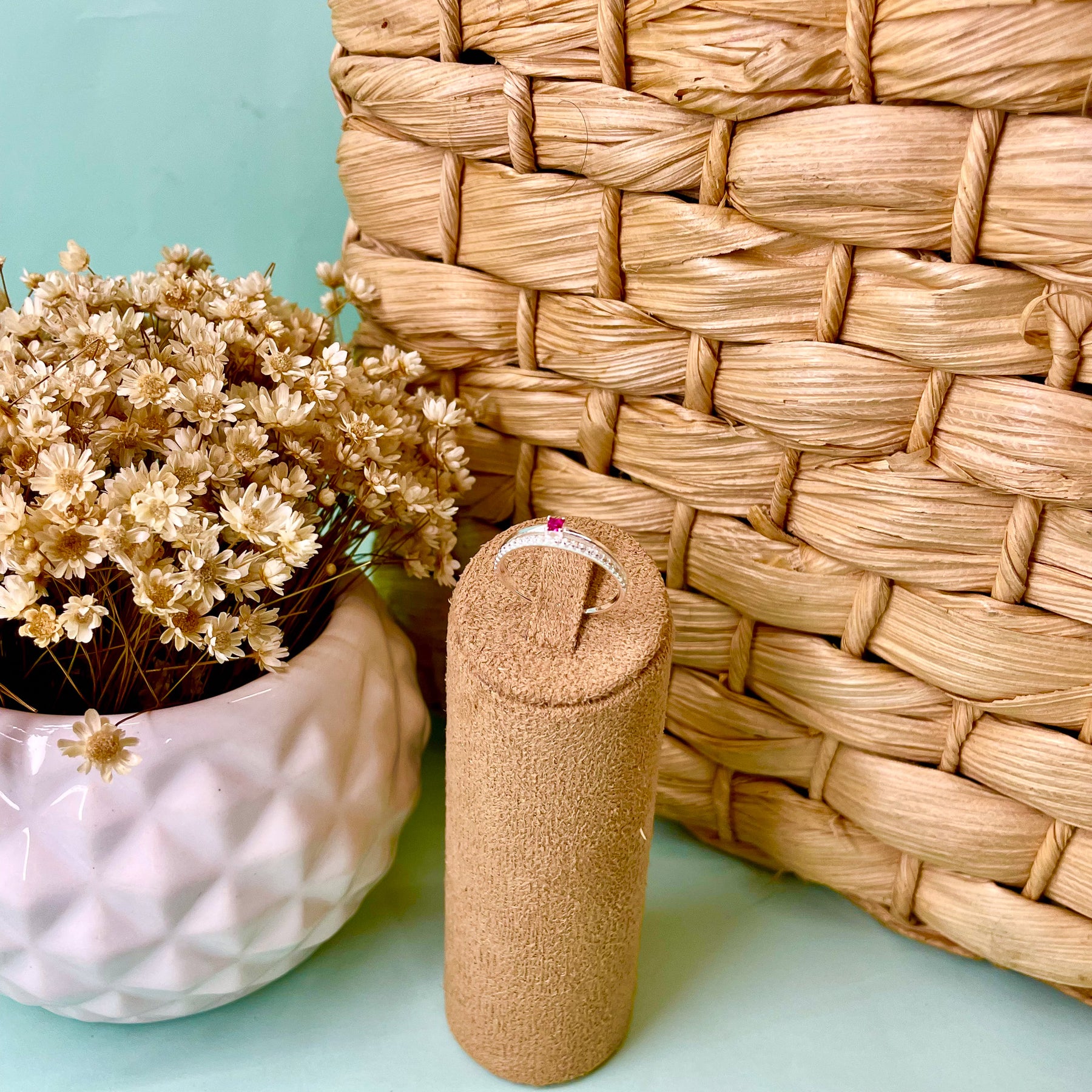 Anel Luza Dois em Um com Aparador Cravejado e Solitario Color Liso em Prata 925