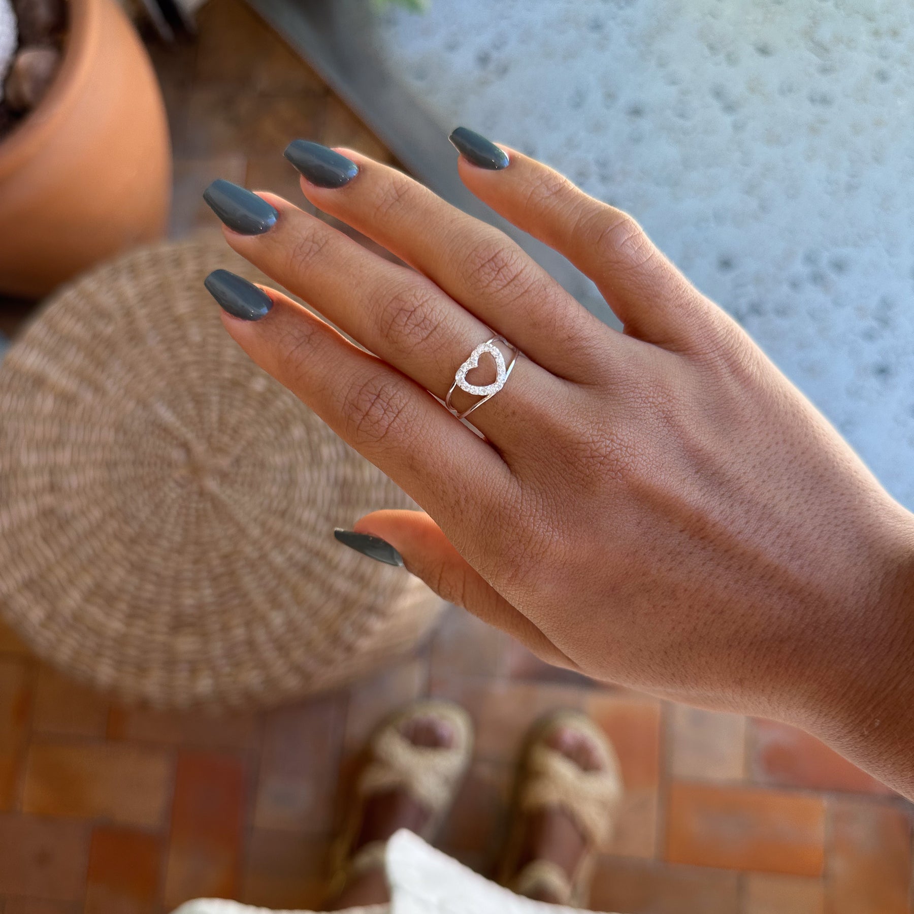 Anel Luza de Coração Vazado e Cravejado com 2 Linhas Laterais em Prata 925