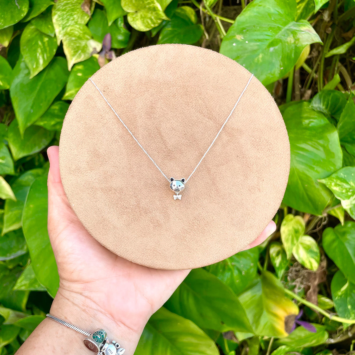 Berloque de Gato Luza com Laço de Zircônia Pendente em Prata 925