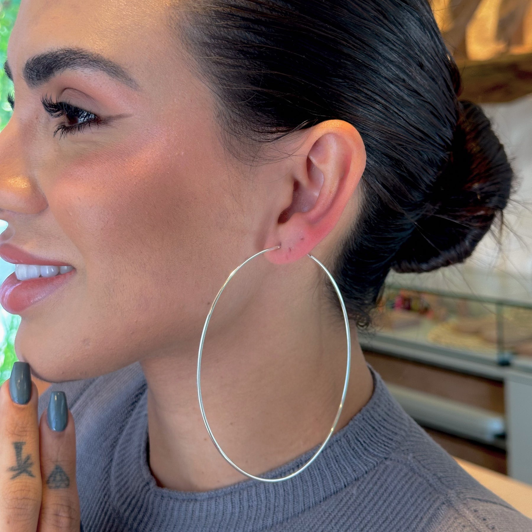 Brinco Argola Luza Extra Grande de Aro Fino e Liso em Prata 925