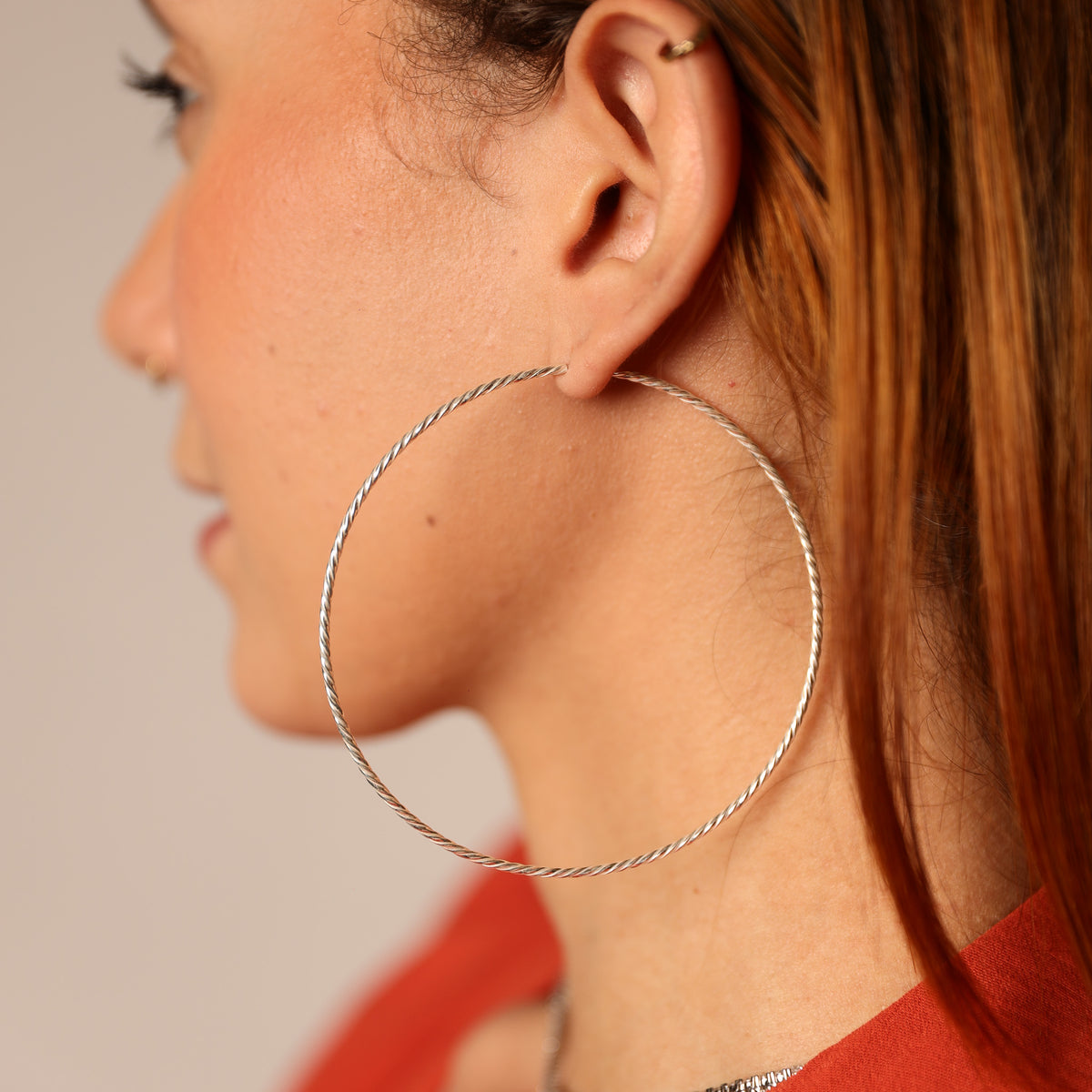 Brinco Argola Luza Extra Grande de Aro Torcido em Prata 925