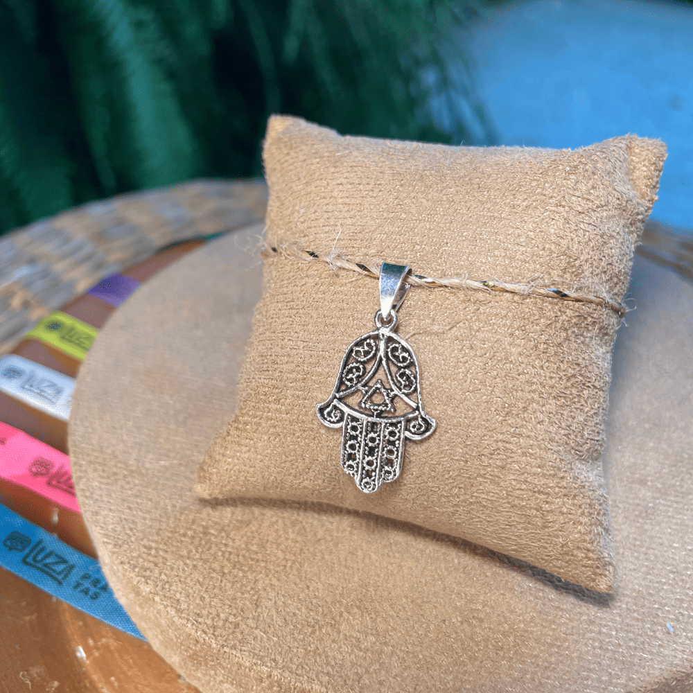 Pingente Luza de Mão de Fátima Vazado em Prata 925 Envelhecida