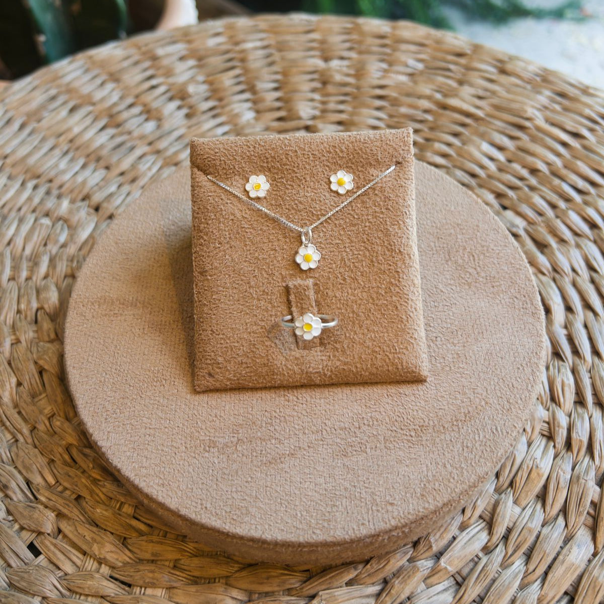 Conjunto Luza Flor com Anel, Pingente e Brinco em Prata 925