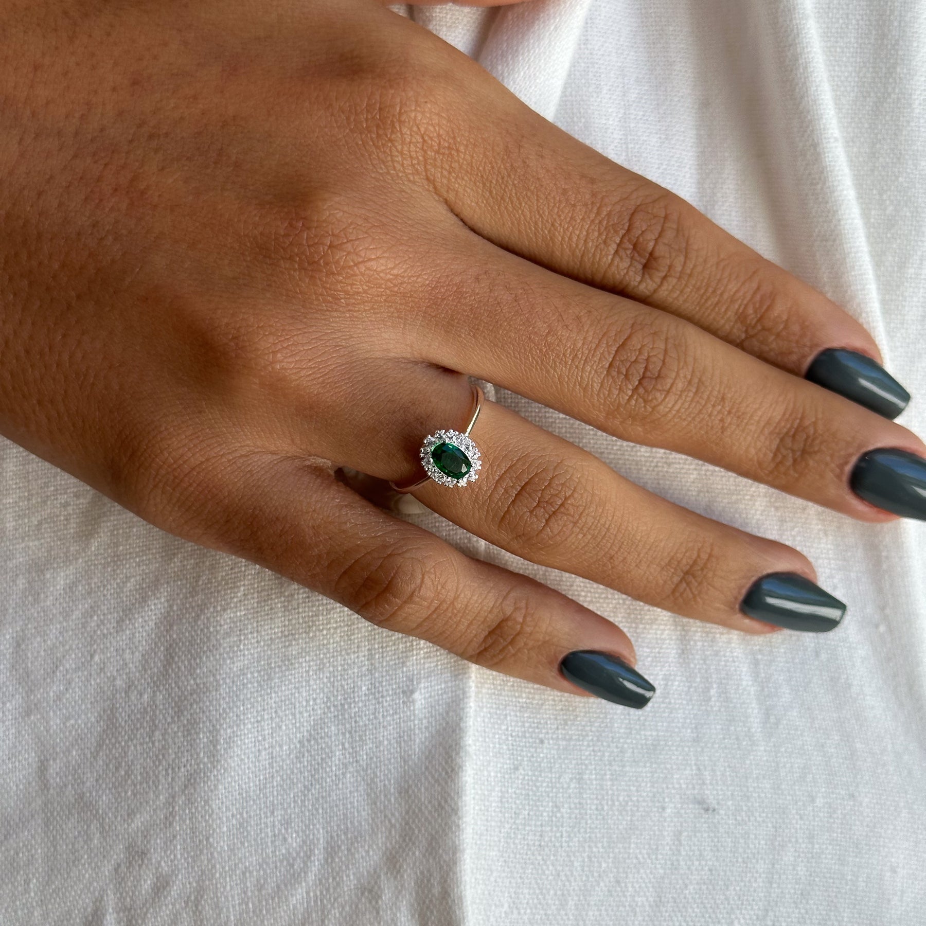 Anel de Formatura Solitário com Pedra Oval Color em Prata 925