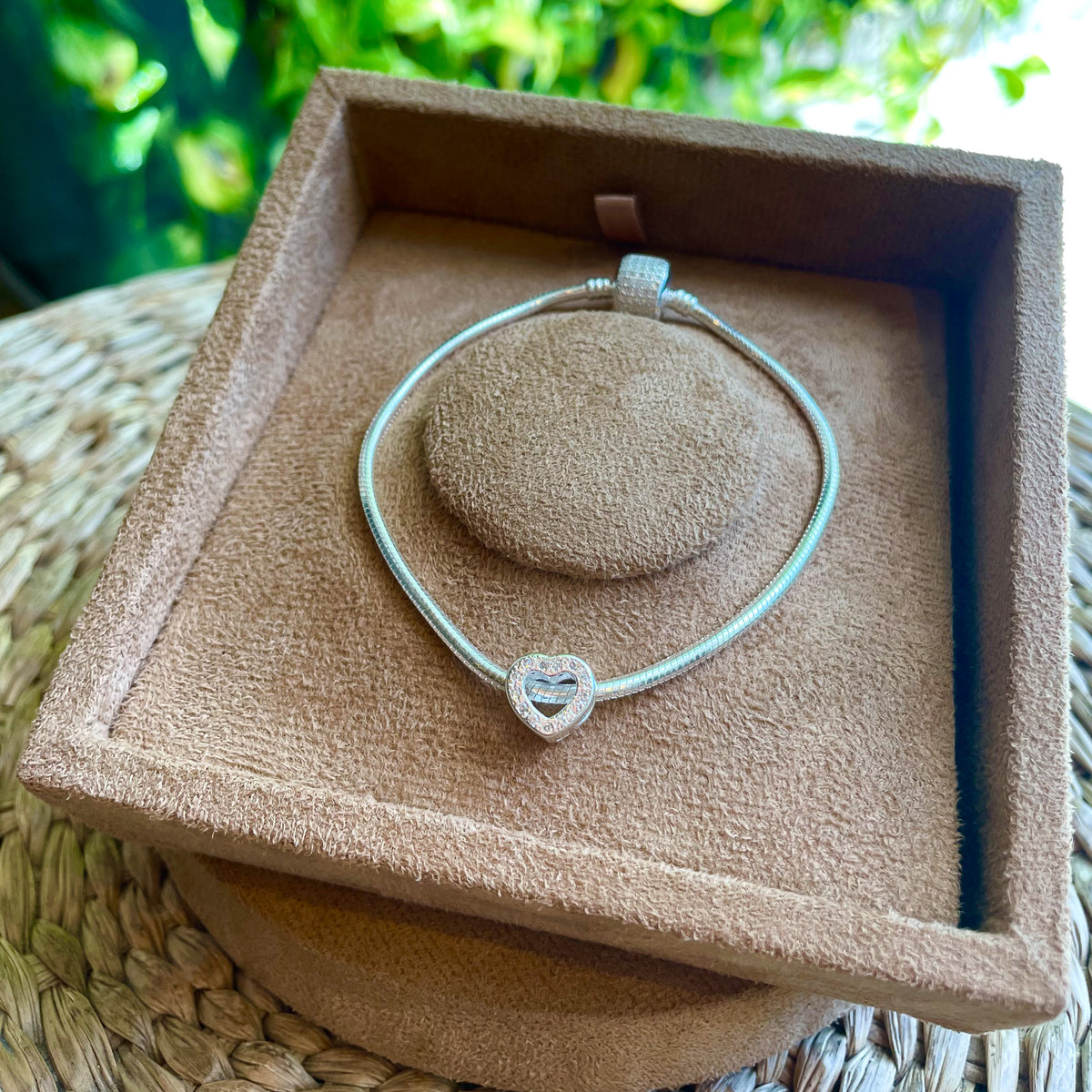 Berloque de Coração Vazado com Zircônias Luza em Prata 925