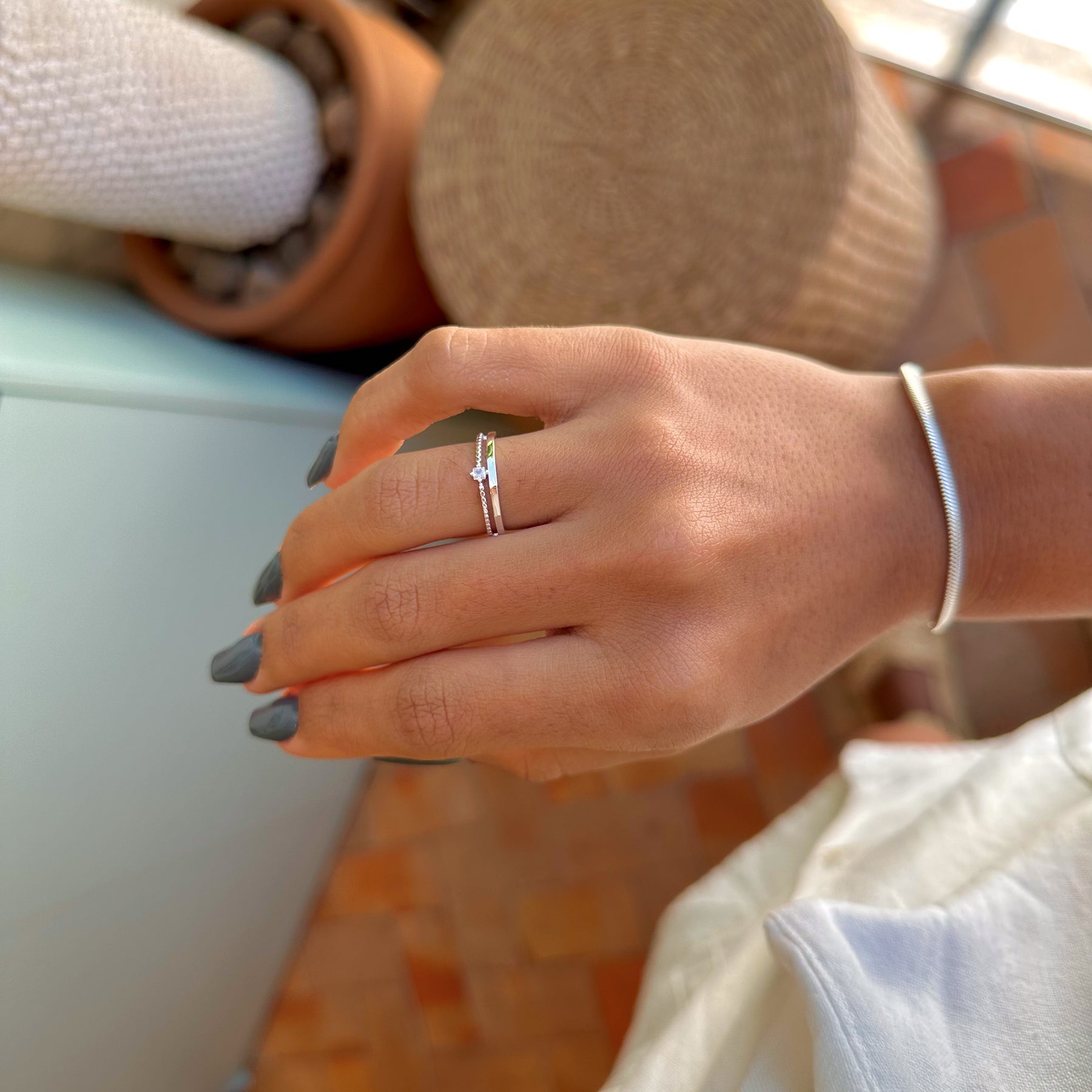 Anel Duplo Luza de Aparador Chapado e Solitário com Aro de Círculos em Prata 925