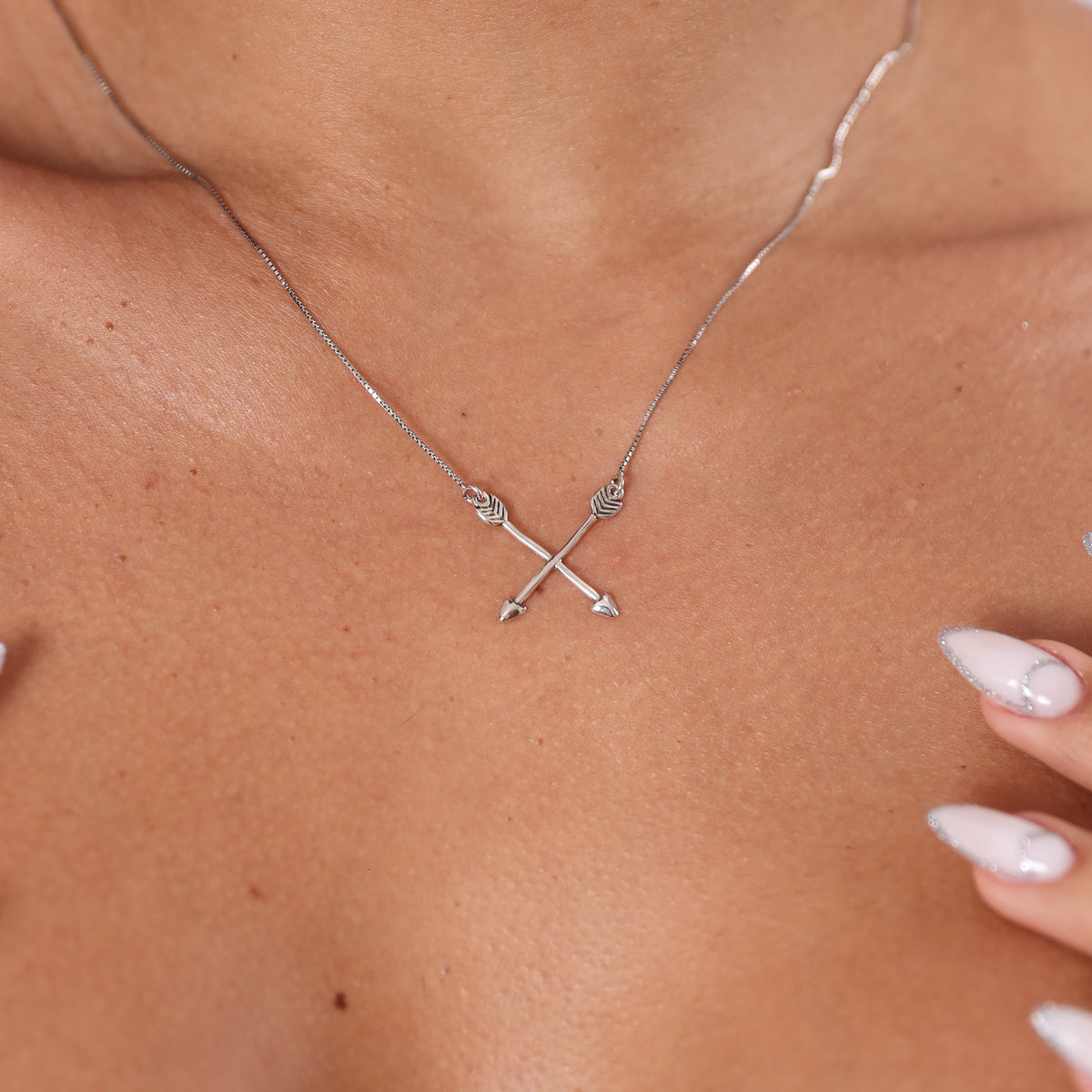 Choker de Duas Flechas Cruzadas em Prata 925 Envelhecida