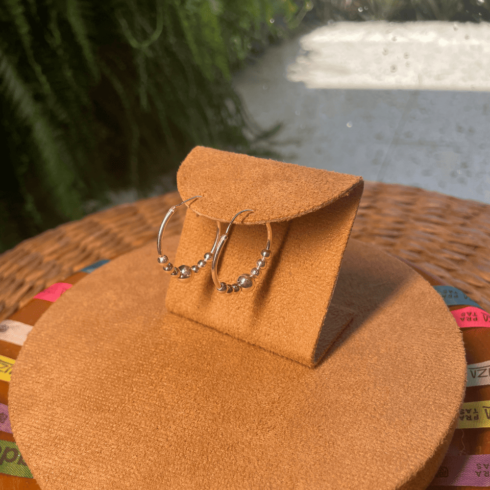 Argola de Aro Luza 25mm com Esferas em Prata 925