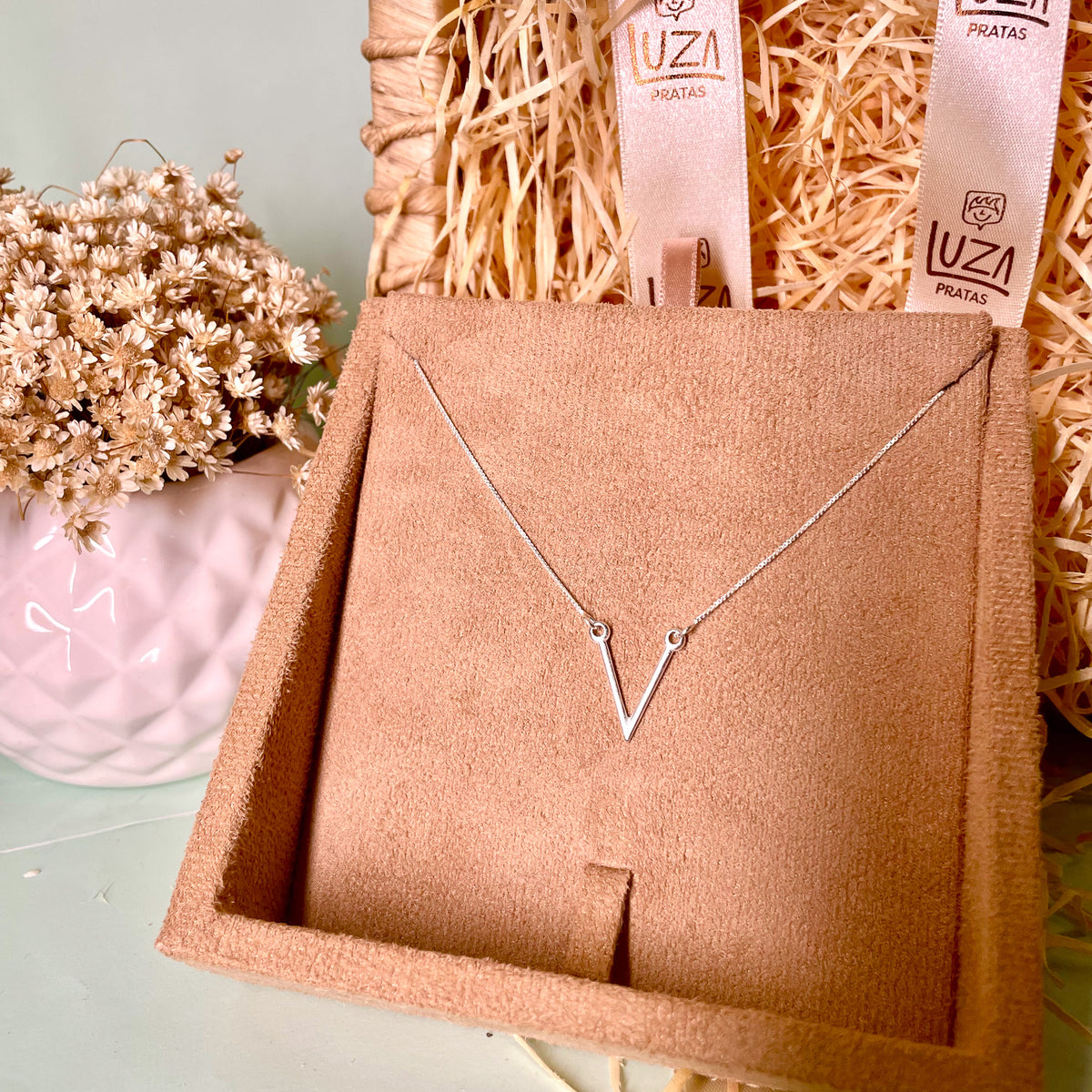 Colar Geométrico de V em Prata 925