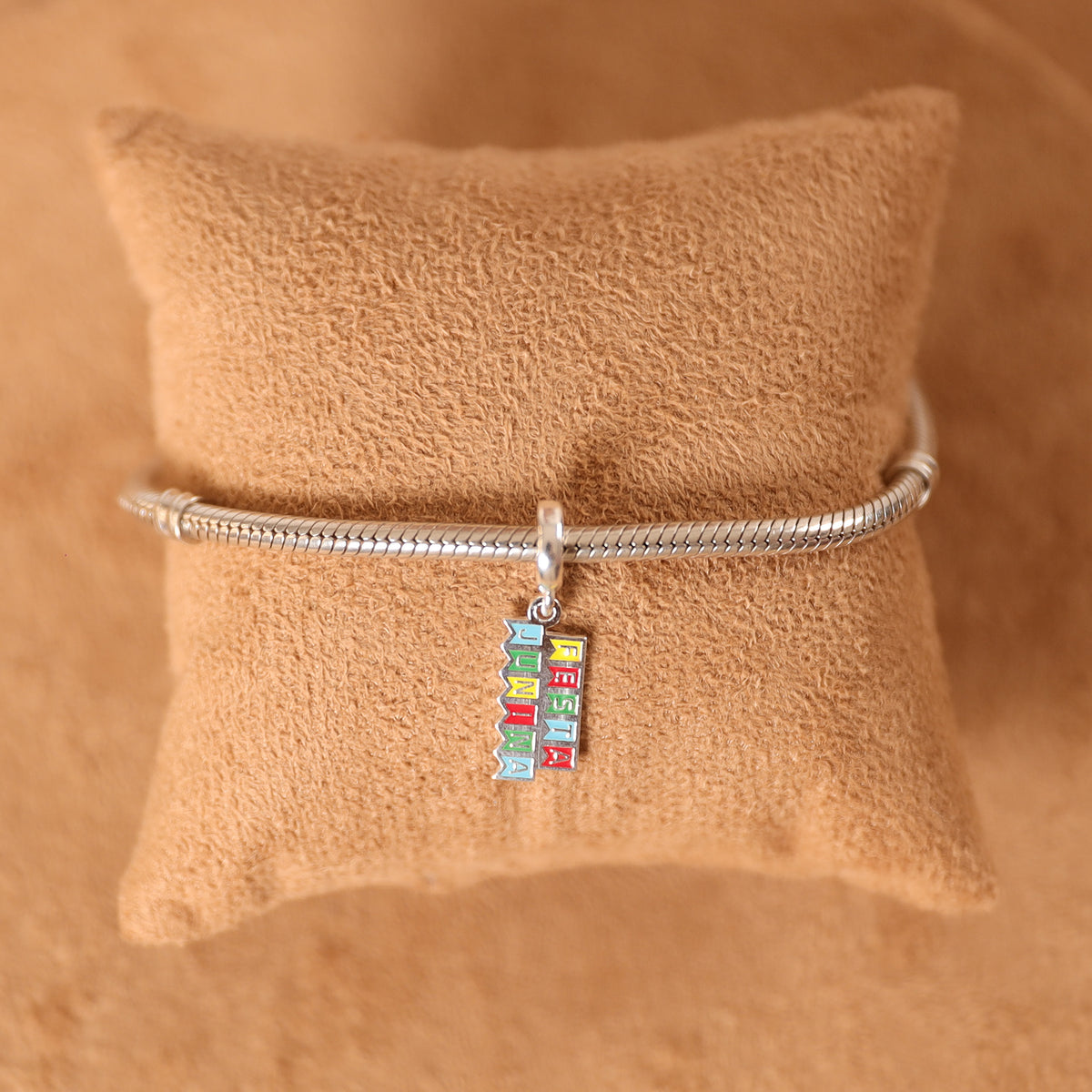 Berloque com Medalha "Festa Junina" Color Luza em Prata 925