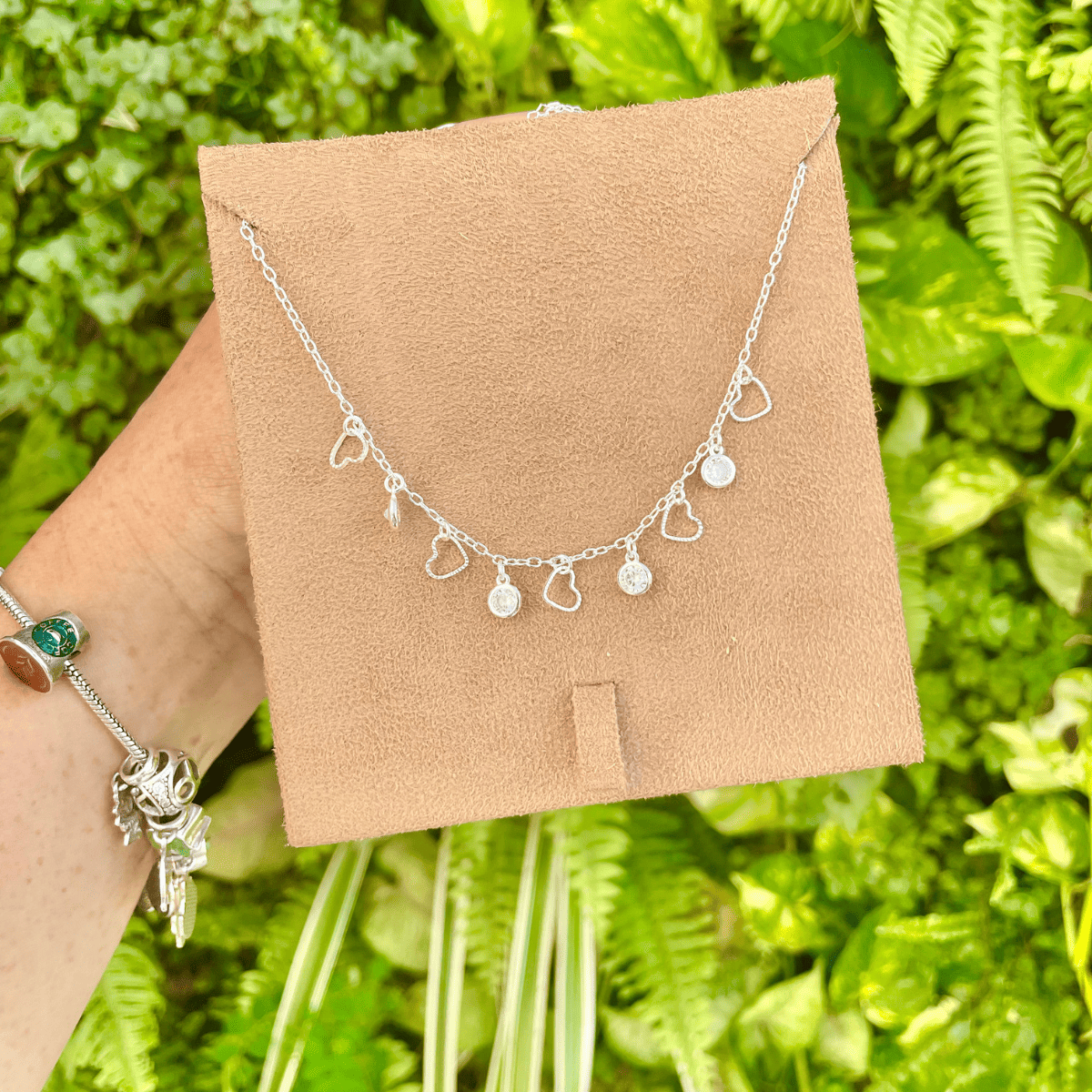 Choker de Corações Vazados com Pontos de Luz em Prata 925