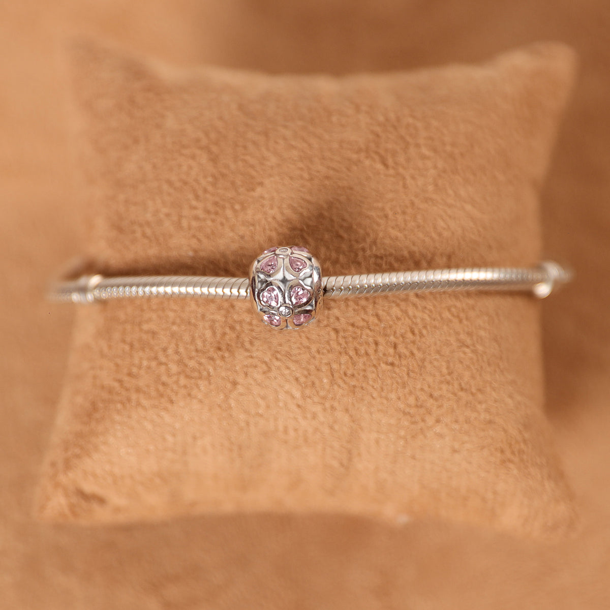 Berloque Trevo com Pedra Rosa em Prata 925