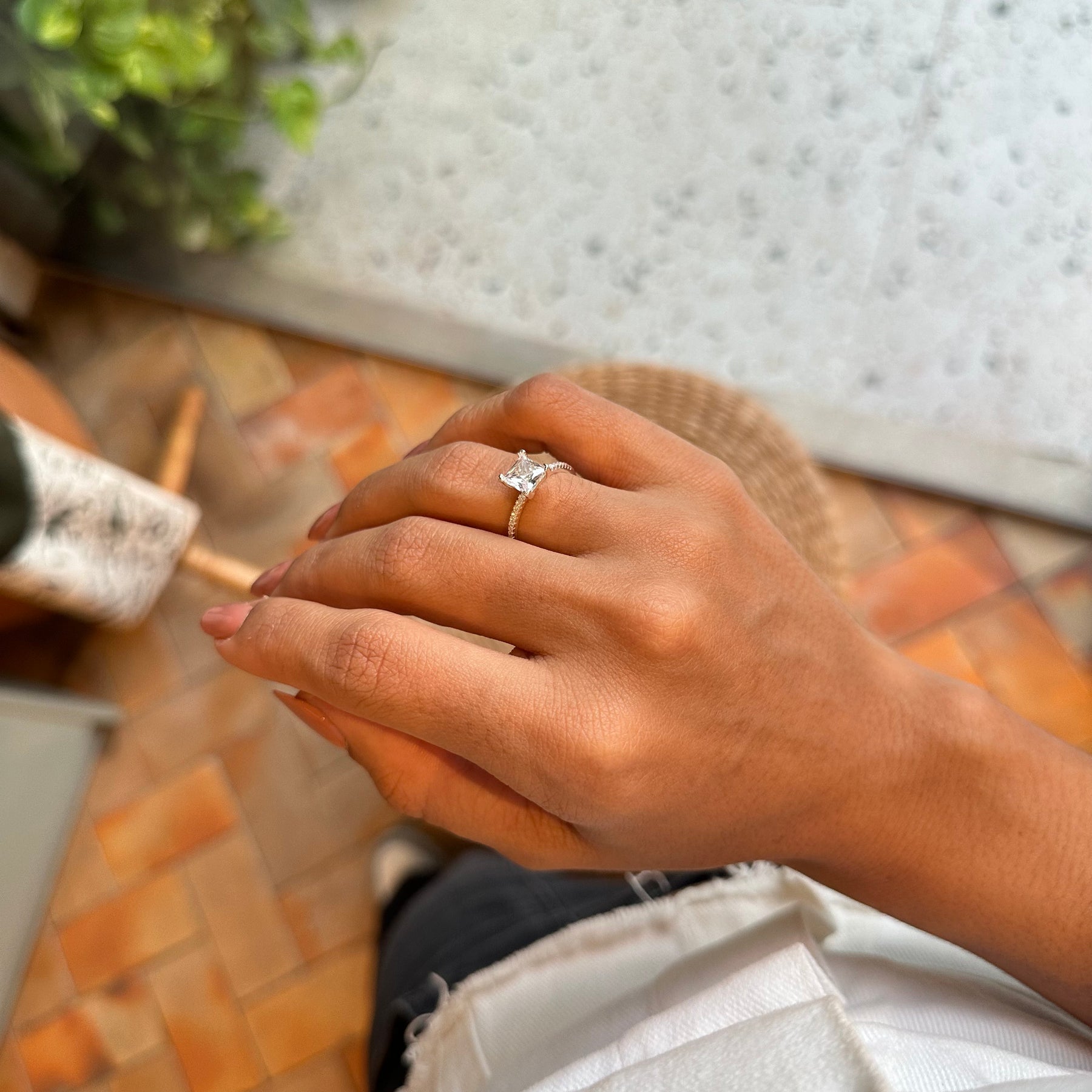 Anel Solitário Luza Quadrado com Detalhes de Zirconia em Prata 925