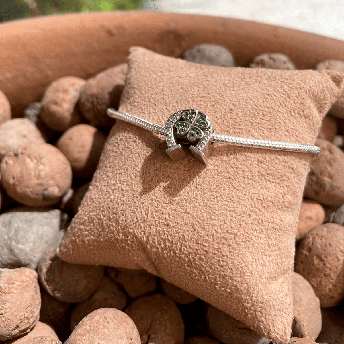 Berloque Ferradura com Trevo Cravejados Luza em Prata 925