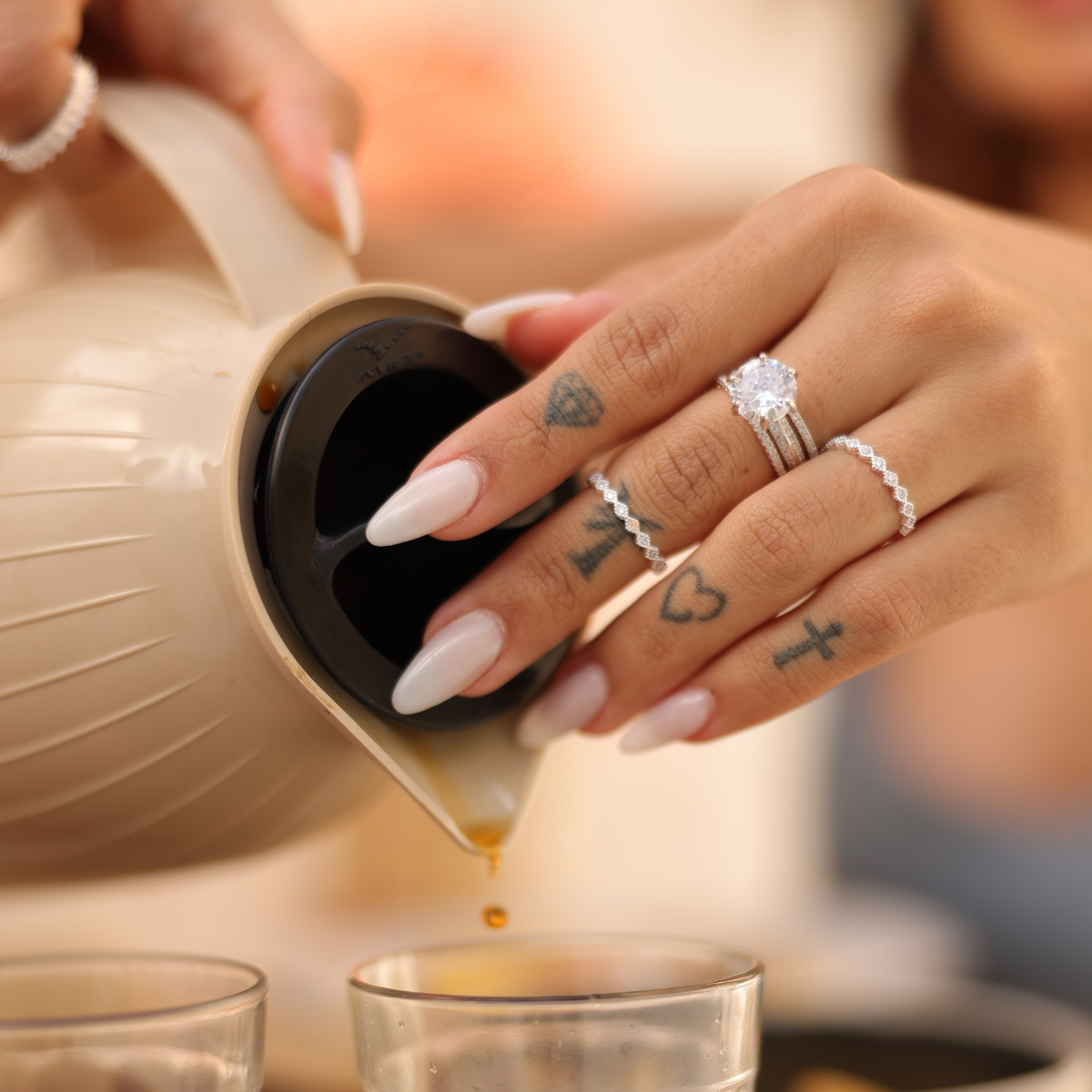 Anel Solitário Luza Luxo com 4 Linhas Cravejada e Pedra Grande em Prata 925