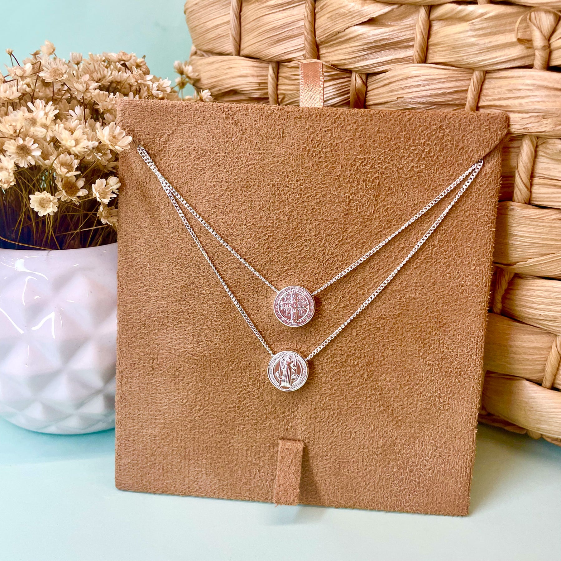 Colar Escapulário Redondo de São Bento em Prata 925