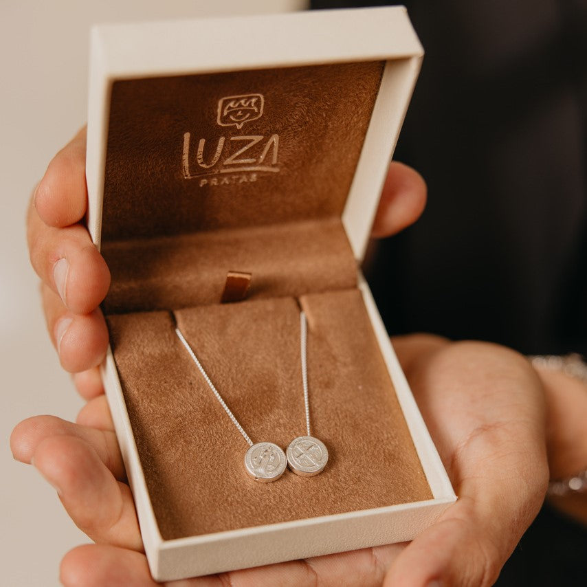 Escapulário Luza Tam M Medalha em Movimento de São Bento em Prata 925