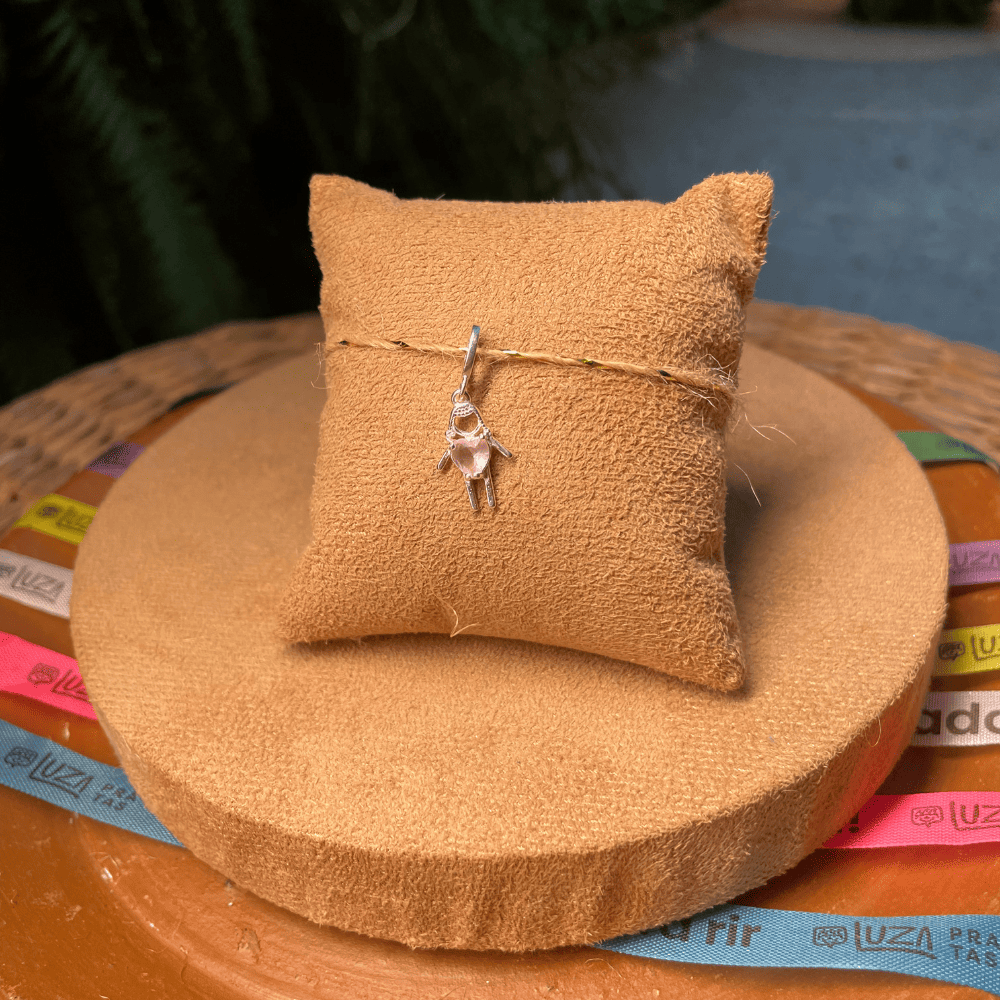 Pigente de Menina Luza com Pedra de Coração Rosa em Prata 925