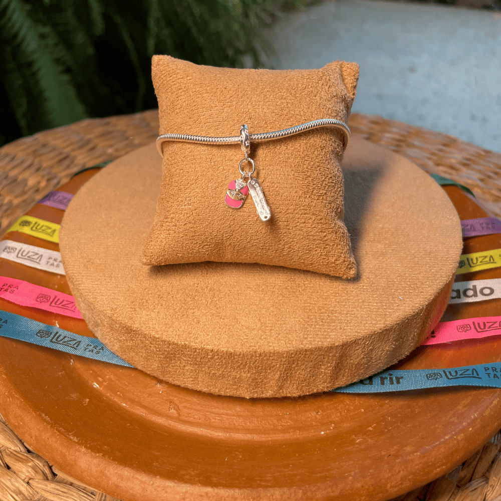 Berloque Luza Skateboard Girl + Boné em Prata 925