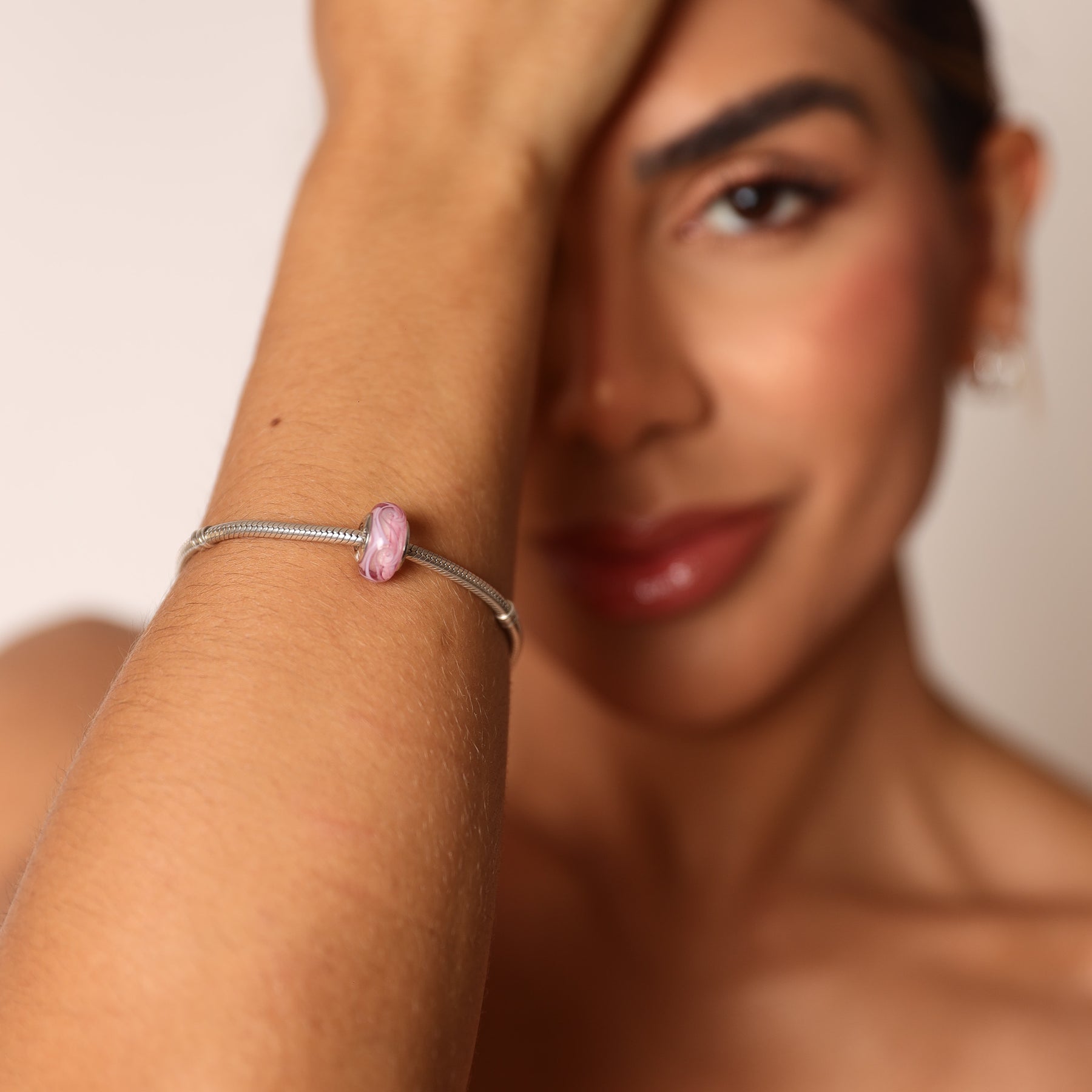 Berloque Separador Murano Rosa e Branco em Prata 925