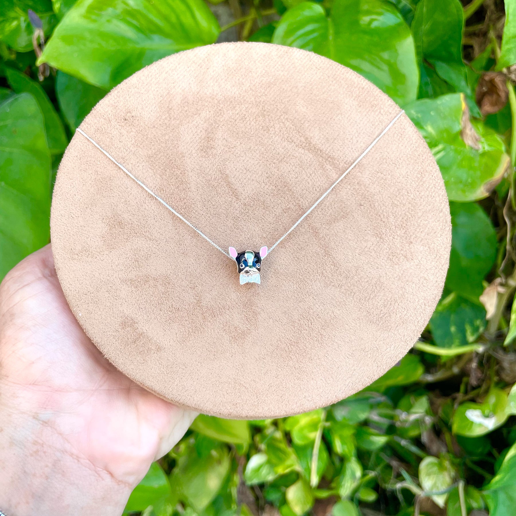 Berloque Luza Cachorro Esmaltado Preto com Detalhes Rosa e de Zircônia em Prata 925