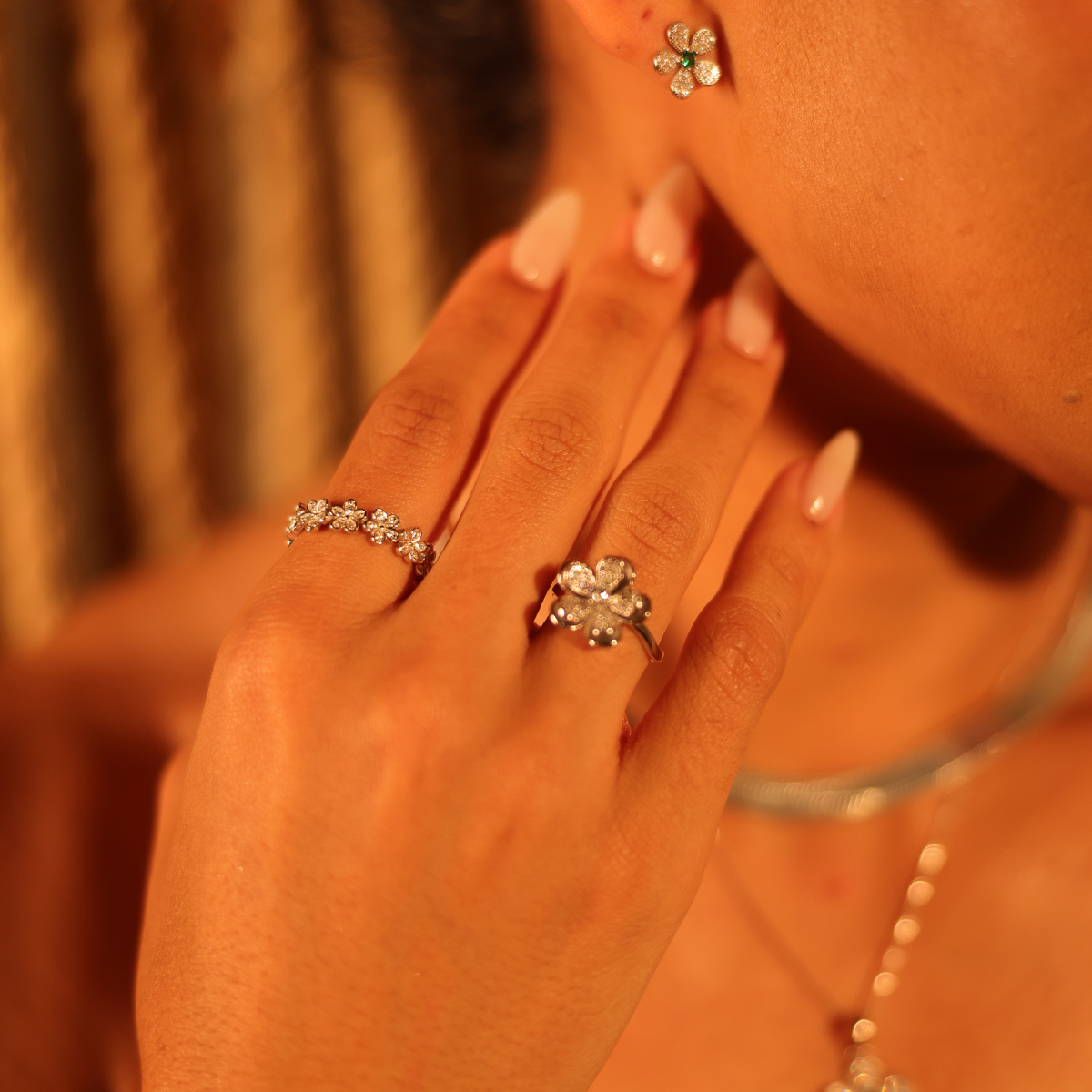 Anel Aparador Luza de Flores Cravejadas de Zircônia em Prata 925