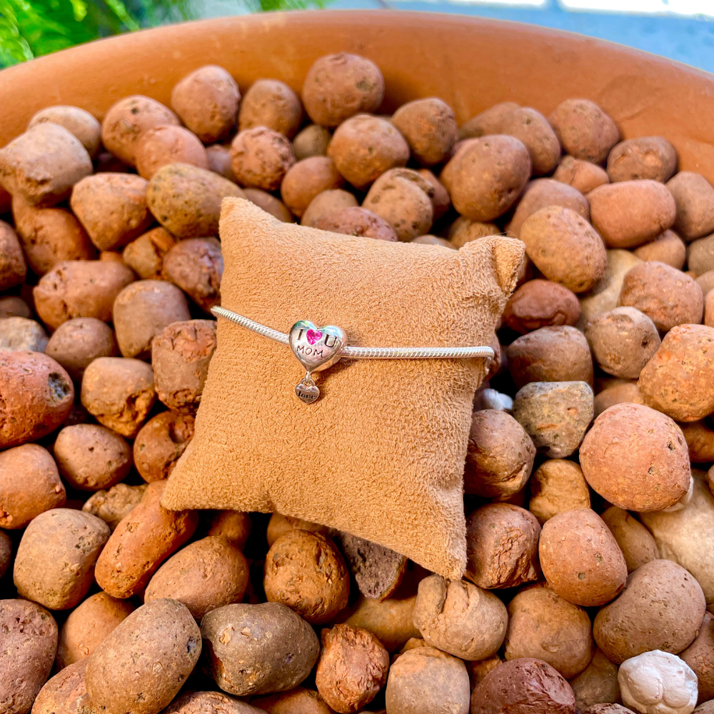 BERLOQUE DE CORAÇÃO COM FRASE "I LOVE U MOM" LUZA EM PRATA 925