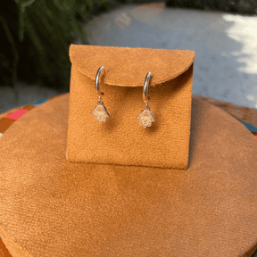 Brinco de Meia Argola Luza com Mão de Fátima Pendente em Prata 925