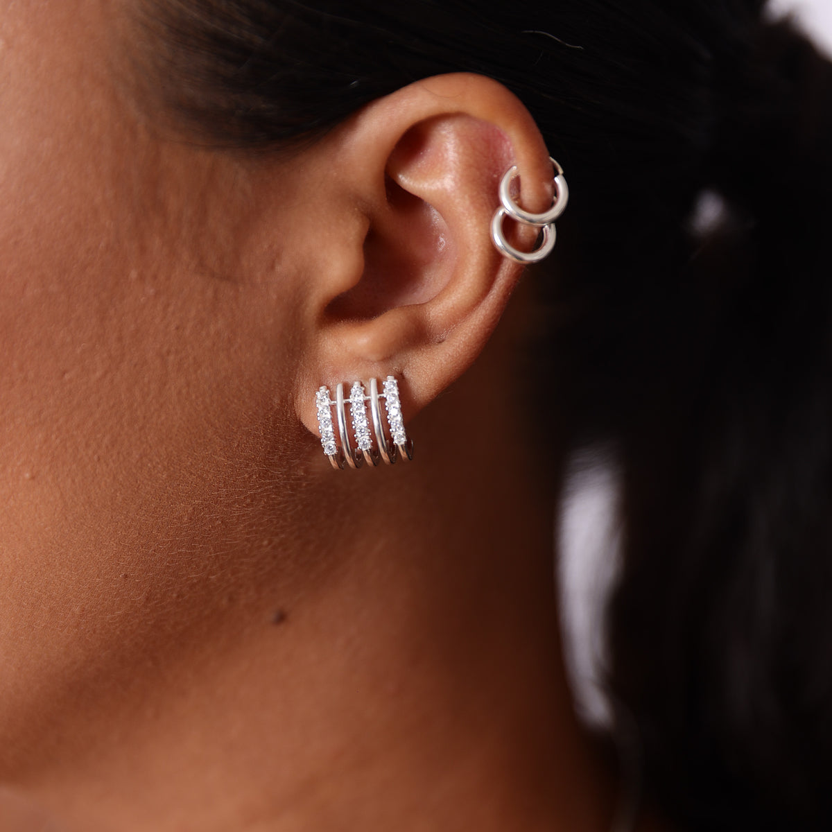 Brinco Ear Hook com Três Linhas de Zircônias Luza em Prata 925