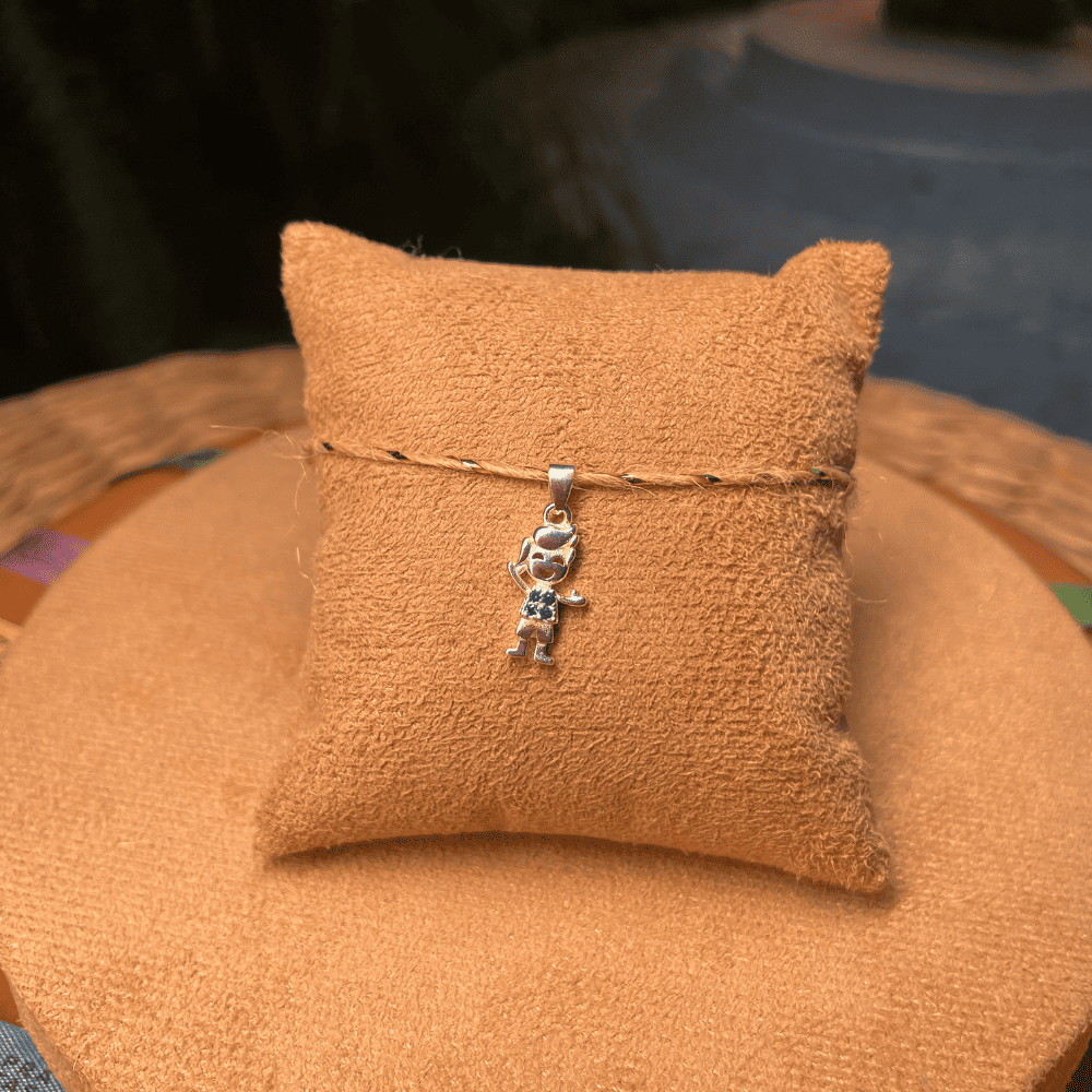 PINGENTE DE MENINO LUZA COM ZIRCÔNIA AZUL EM PRATA 925