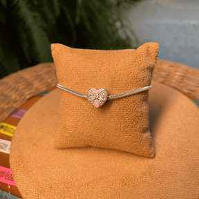 Berloque de Coração Luza Esmaltado com Laço Cravejado em Prata 925