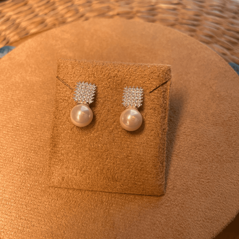 Brinco Quadrado Luza  Cravejado de Zircônias com Pérola Pendente em Prata 925