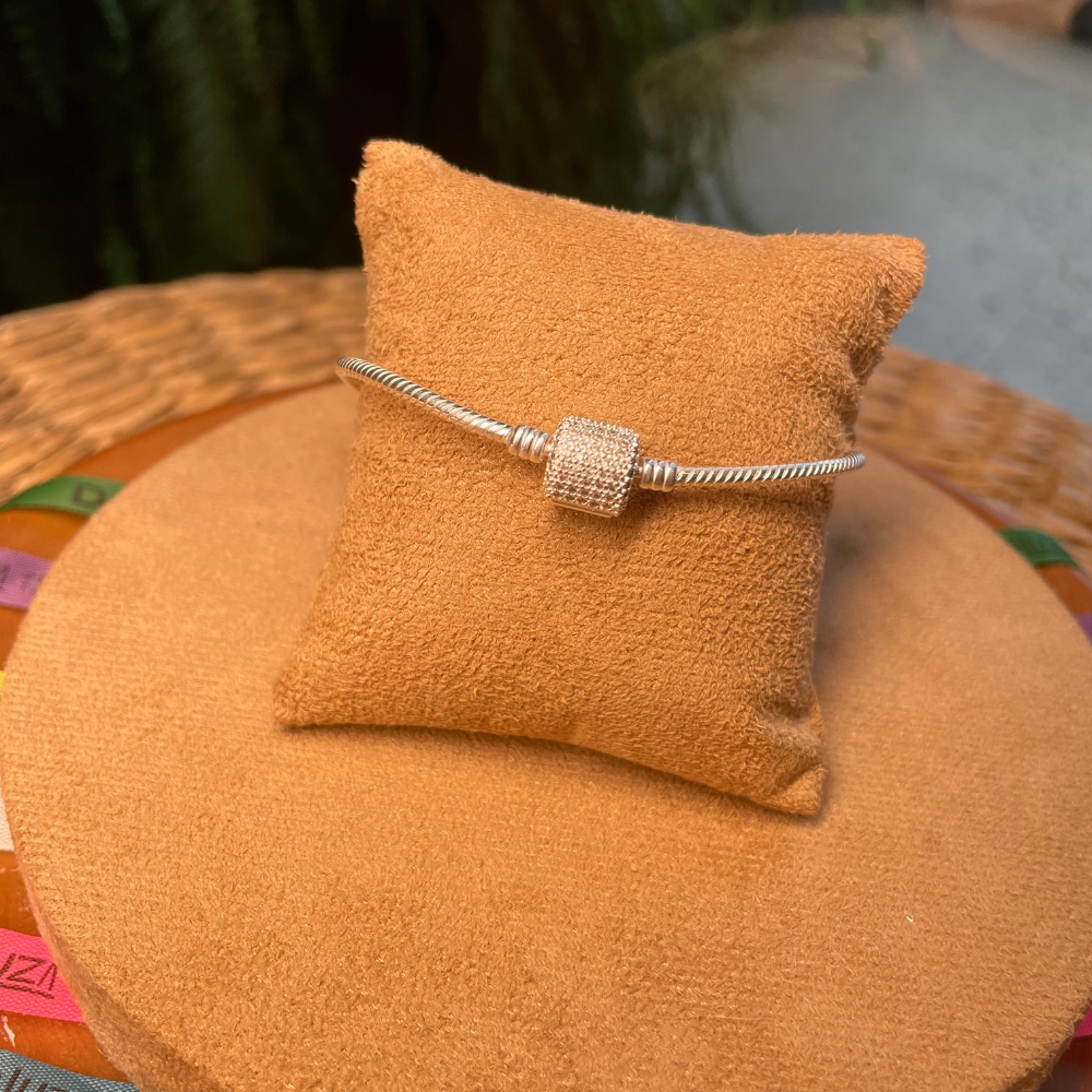 PULSEIRA DA VIDA LUZA COM FECHO DE CILINDRICO CRAVEJADO DE UM LADO E OUTRO LADO FECHO LISO EM PRATA 925