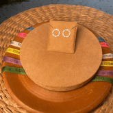 BRINCO VAZADO LUZA COM DETALHES DE ZIRCONIA EM PRATA 925